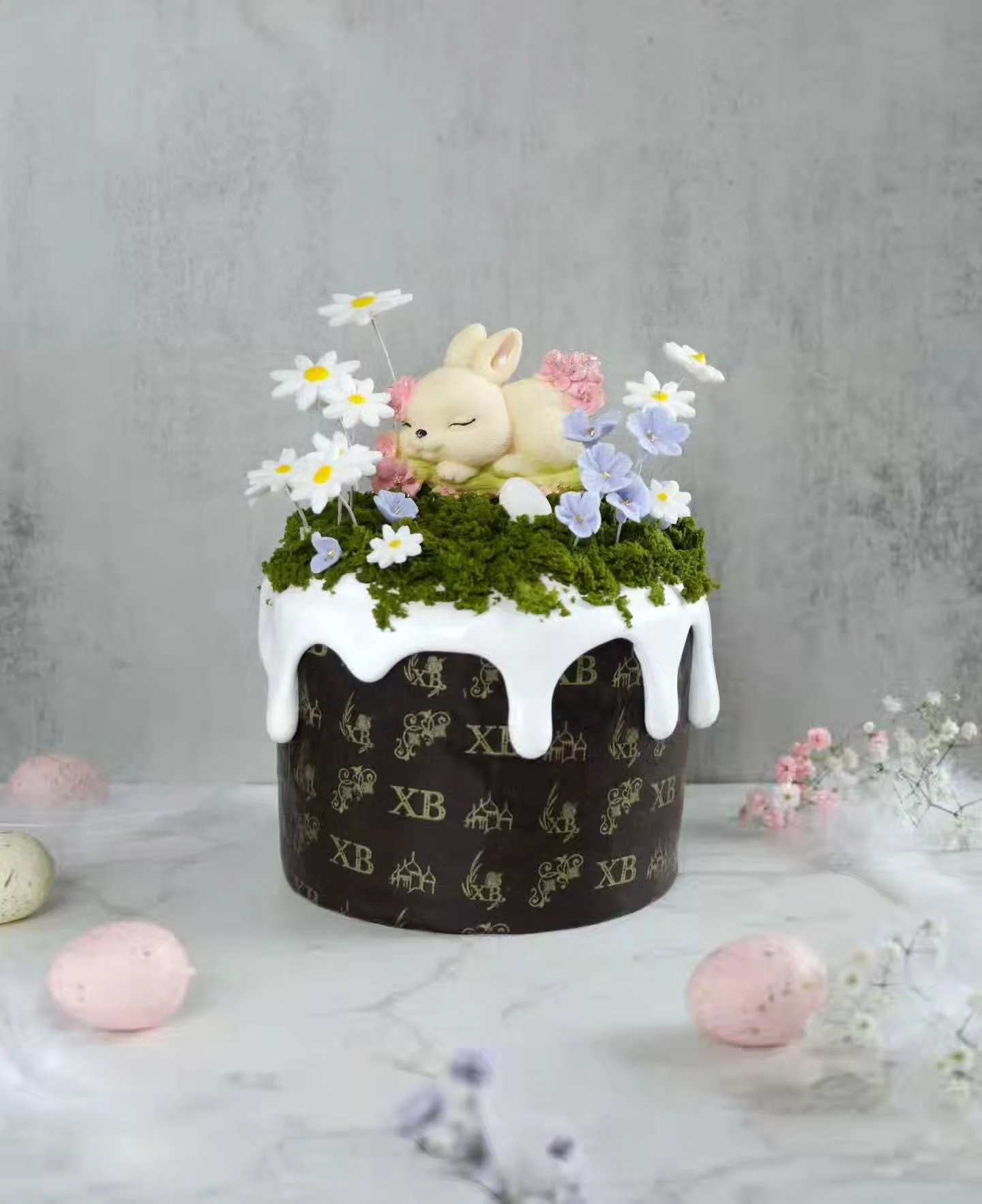 Easter kulich is packed with apricot, cranberry, raisin &amp; caramelized orange, topped with a fluffy marshmallow glaze, and a Belgian white chocolate bunny 🐇 It&rsquo;s made to bring beauty and sweetness to your Easter table! ⠀ 
🎀 S size $45 | 2 