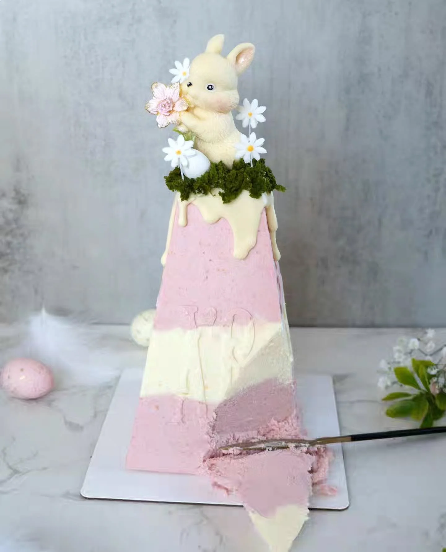 Raspberry &amp; Orange Farmer&rsquo;s Cheese Paska 🌺
A velvety paska made with high-quality full-fat farmer&rsquo;s cheese, butter, fresh cream, and bright notes of orange juice and zest, finished with a delicate raspberry layer
🎀 M size $75
🎀 L s