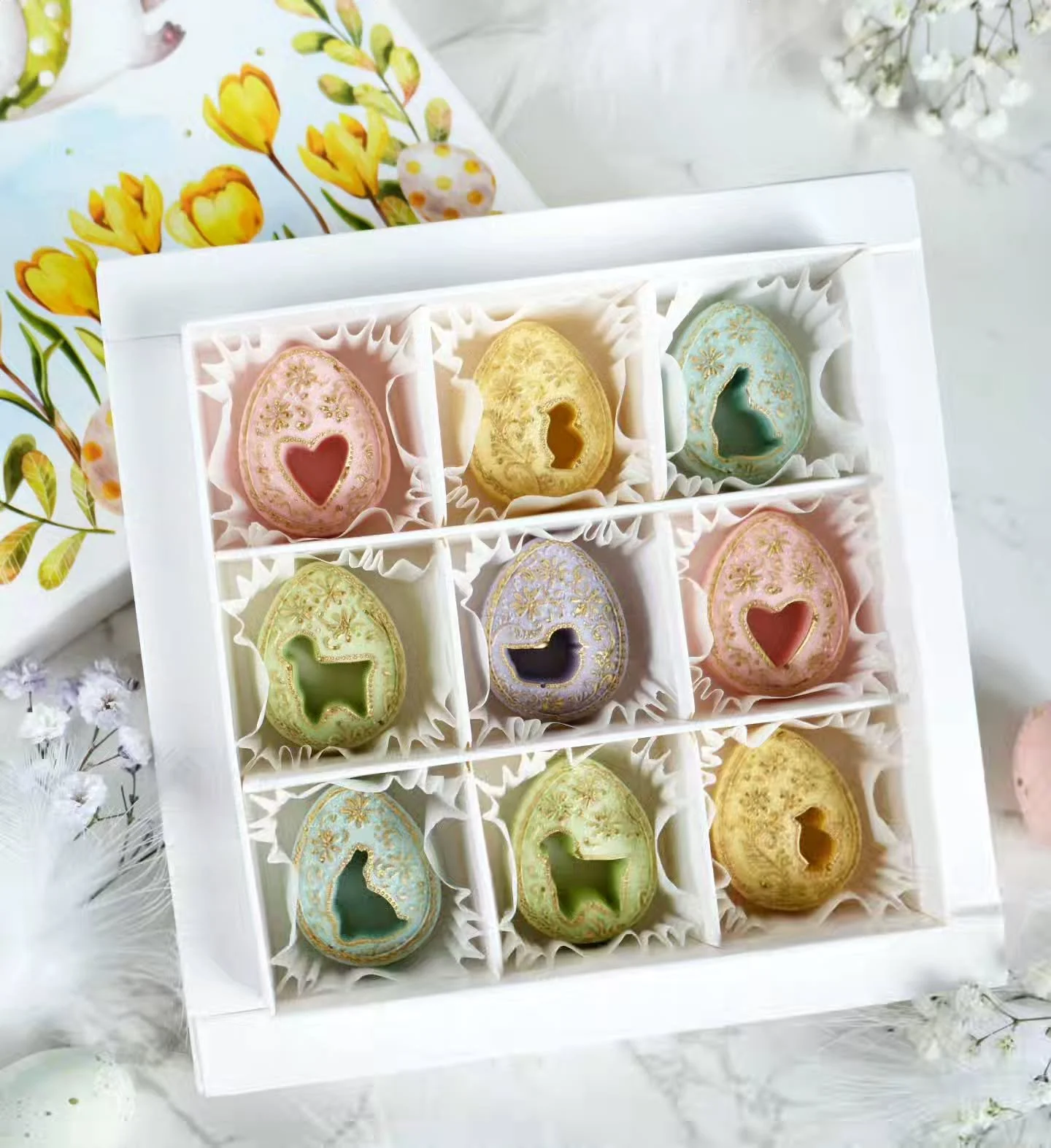 Couture Easter Eggs Chocolate Gift Box🐇
Inside a thin Belgian white chocolate shell, you&rsquo;ll discover three signature flavors:
&bull; Milk chocolate ganache with aromatic Arabica coffee
&bull; Dark chocolate ganache with caramelized orange
&bul