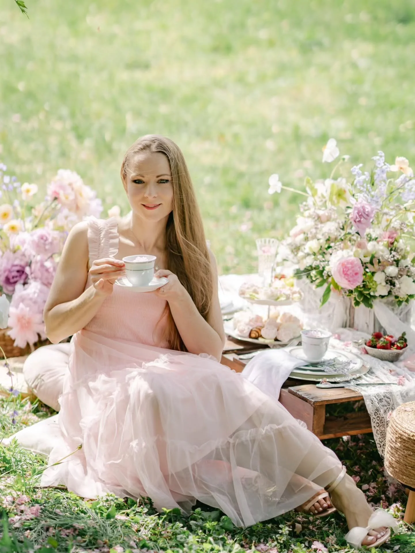 A moment of stillness, beauty, and grace.

This is what I strive to create through my work &mdash; desserts that feel like part of the story, not just a detail.
Inspired by elegance and guided by harmony, I design each piece with care, precision, and