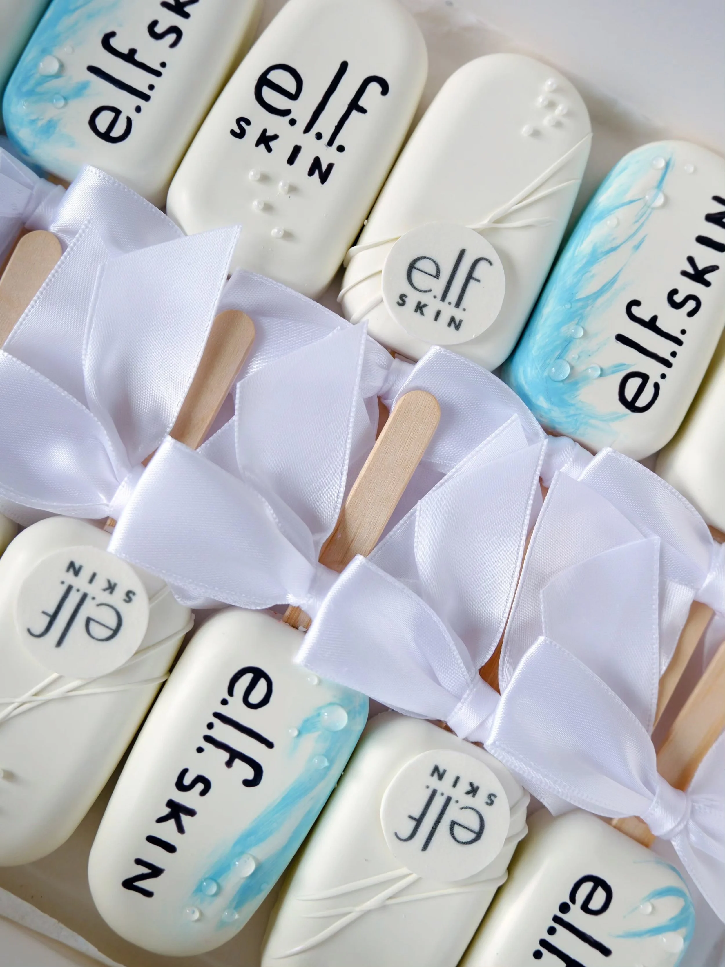 Celebrating the launch of @elfskincare new serum with a custom-designed mousse dessert collection ✨

Tasty Slice specializes in luxury custom desserts for brand activations, PR events, product launches, corporate gifting, and fashion collaborations &