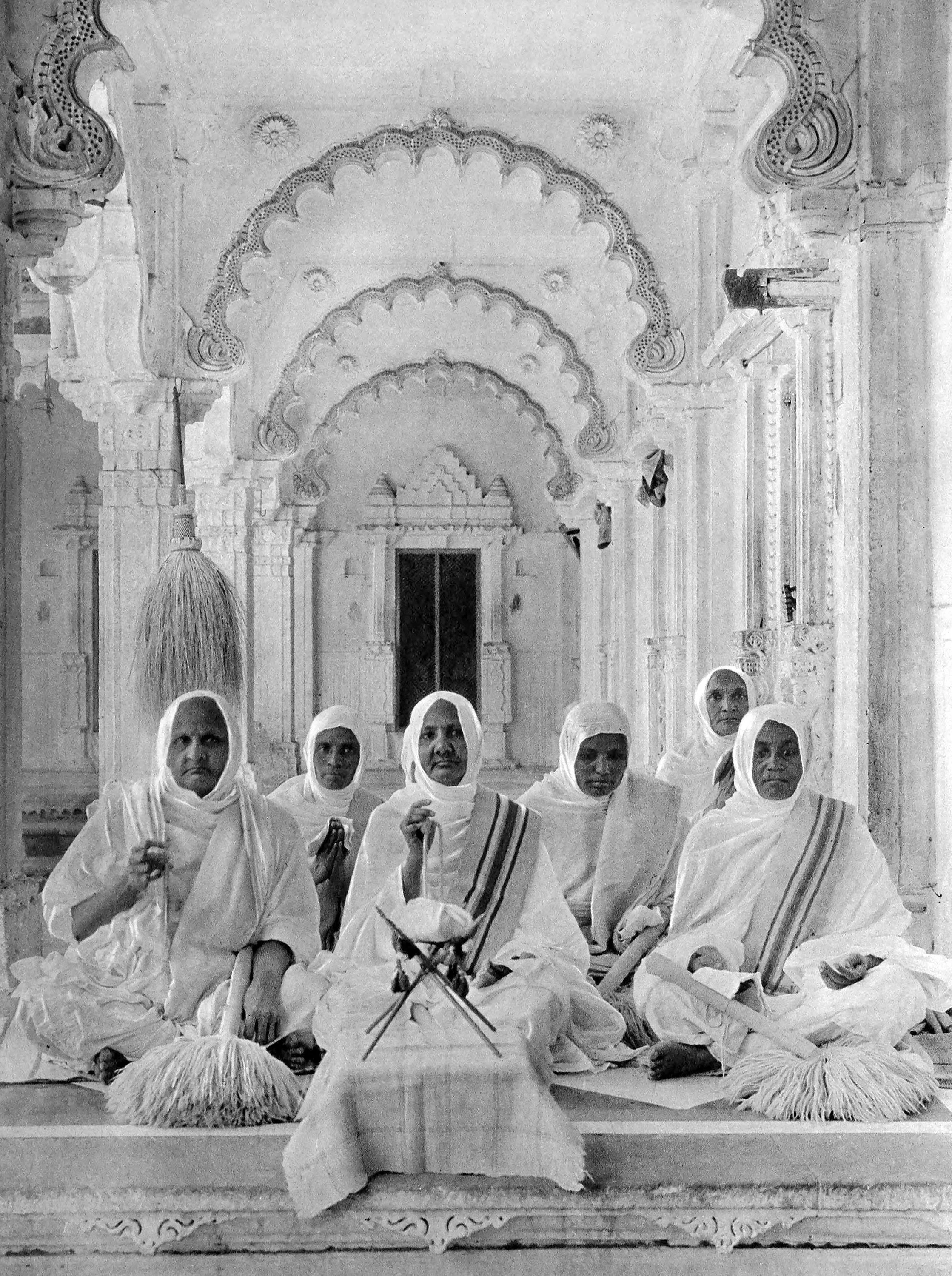 Ahmedabad, Jain Nuns in the new Jaina Temple