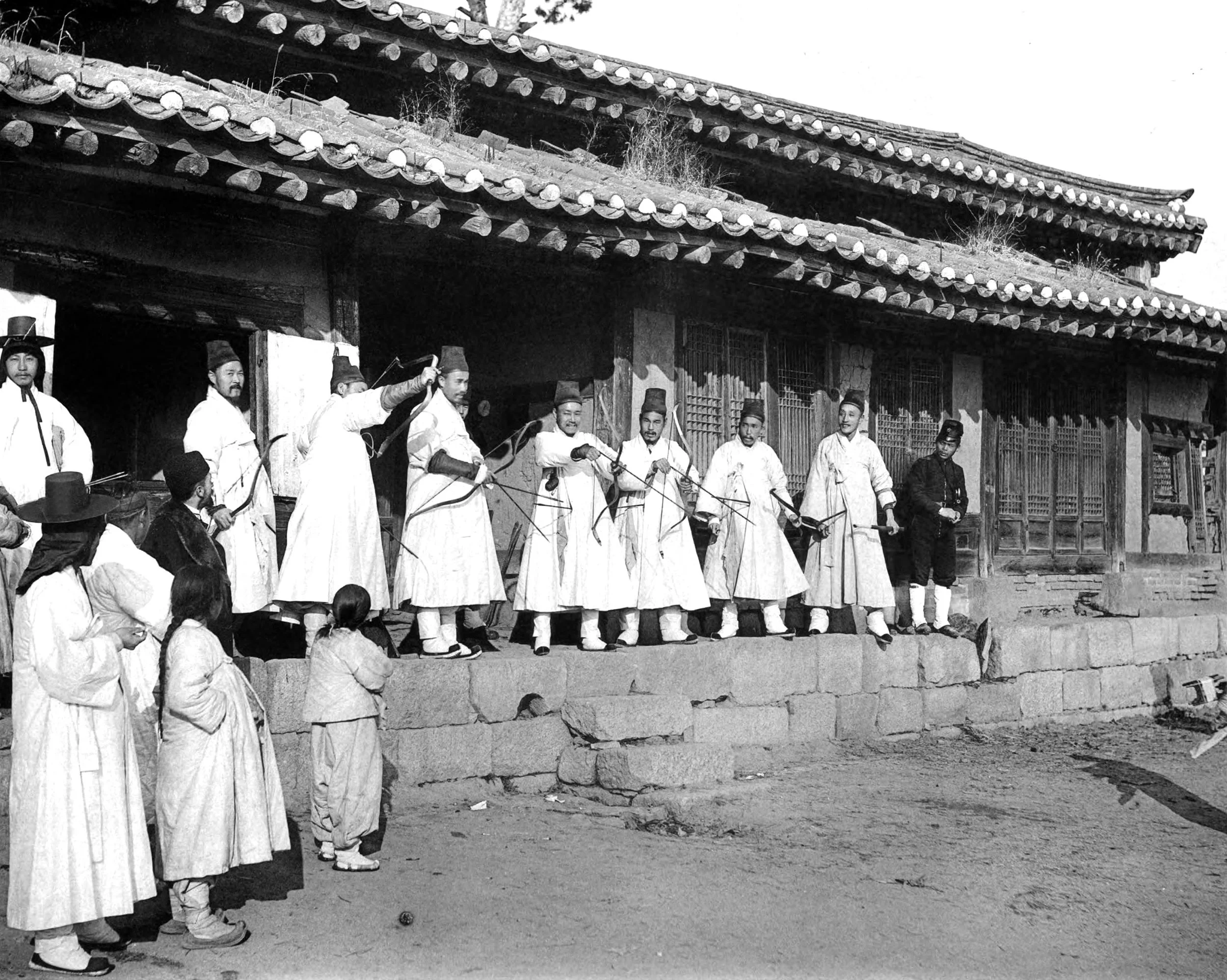 Shooters in the old Palace of the Murlers and Scout