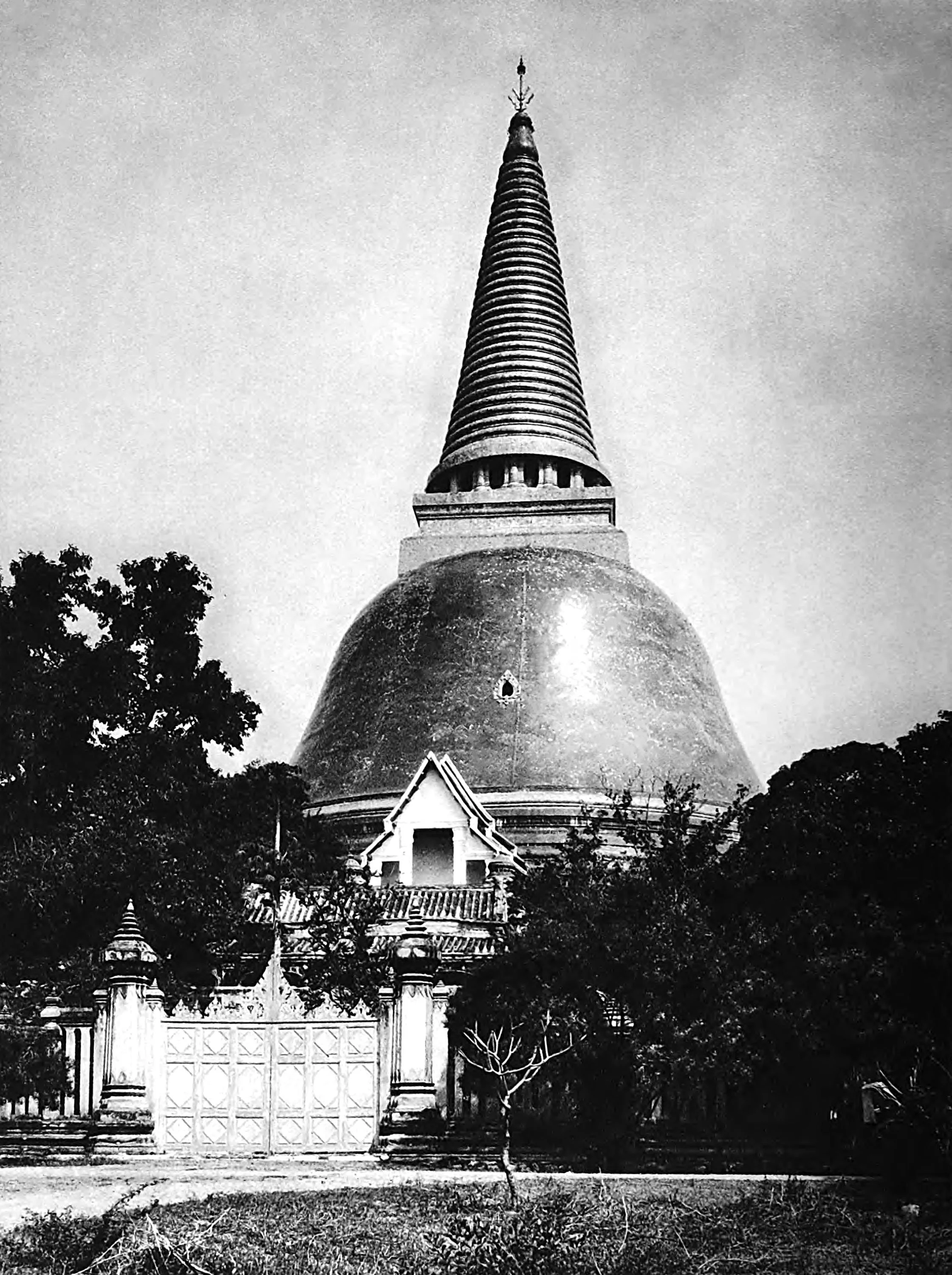 The Big Stupa Phra Patom in Nakom Patom