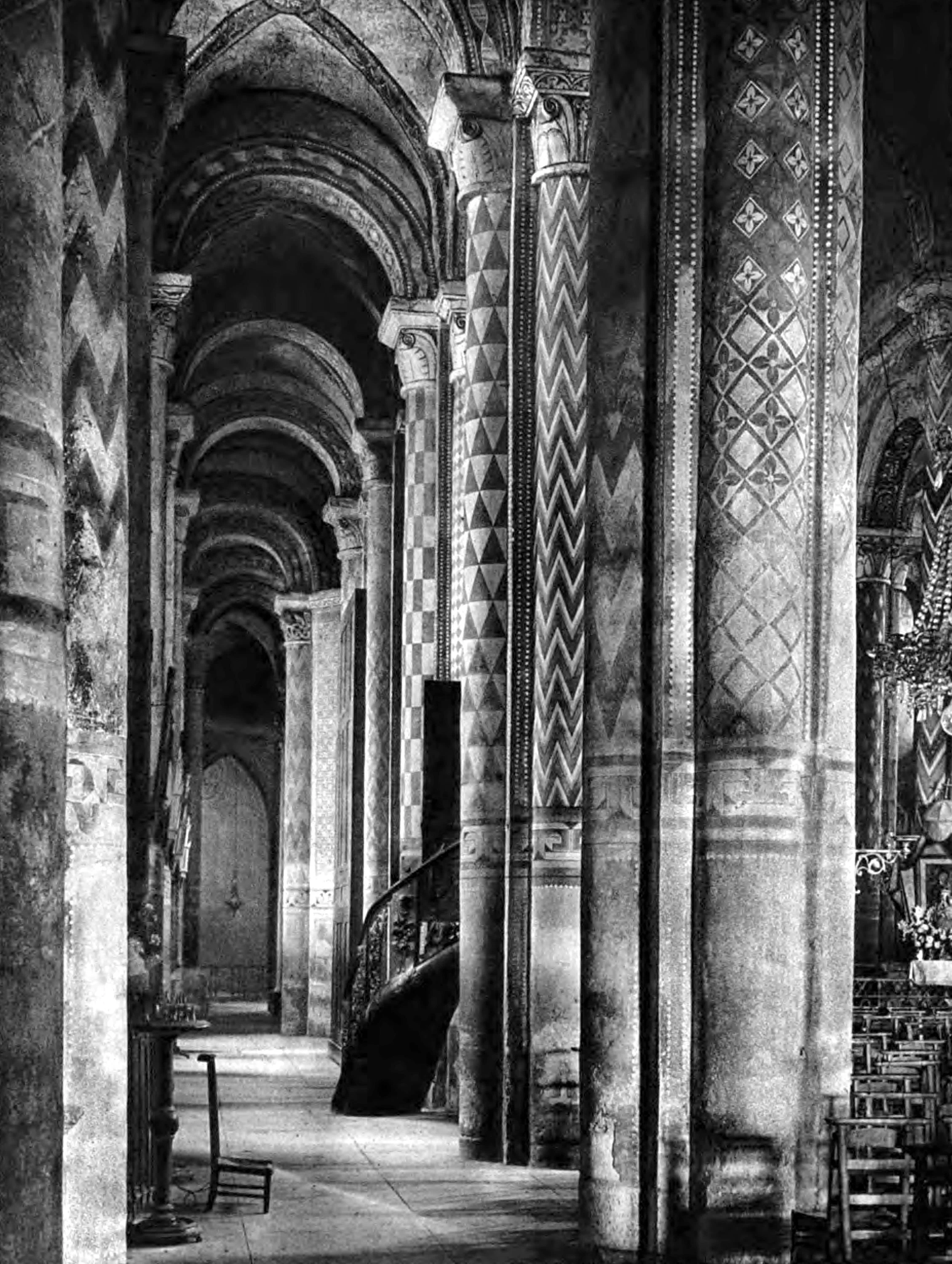 Poitiers, Interior of Notre Dame la Grande