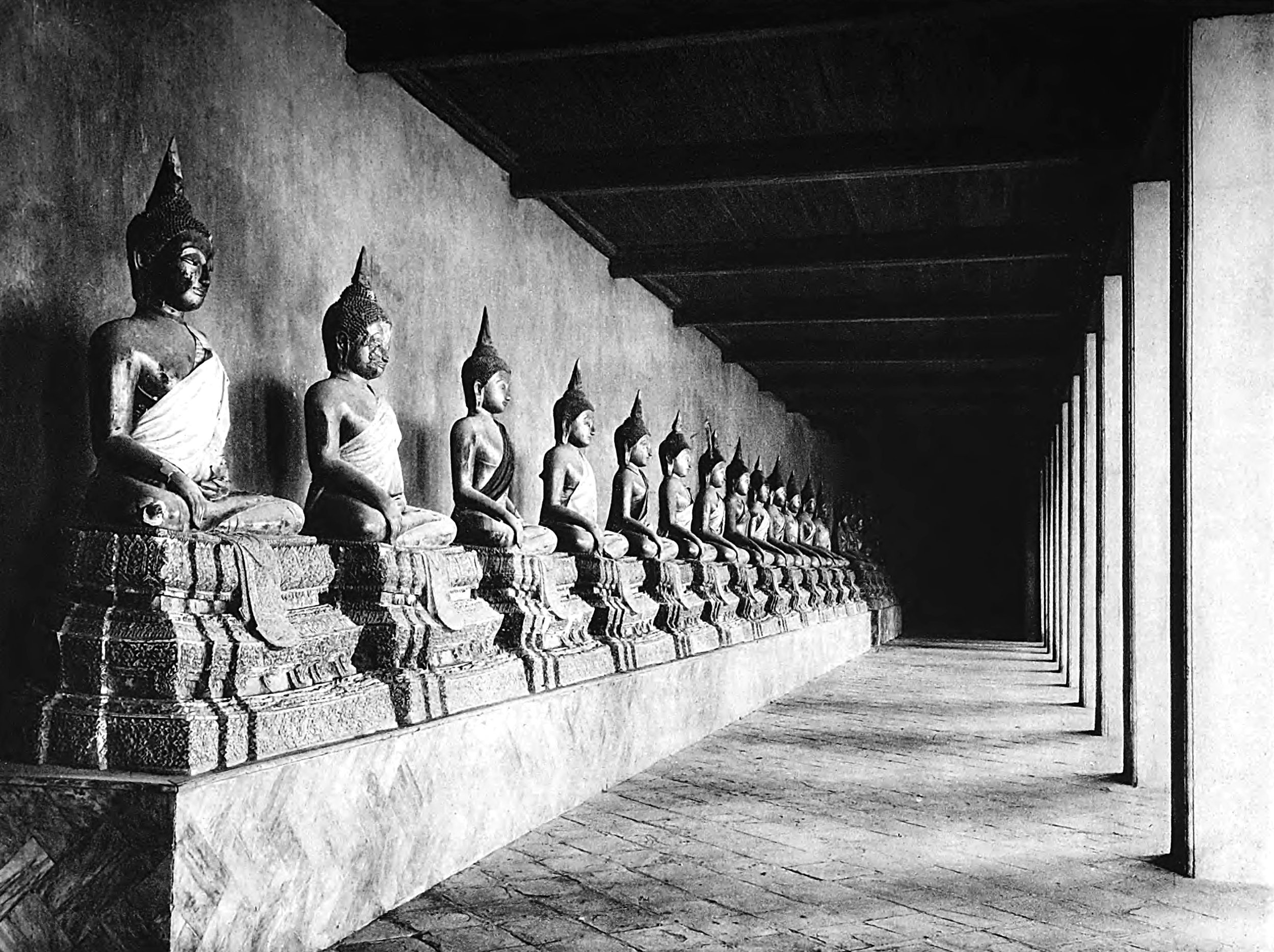 Bangkok, Corridor in Wat Po