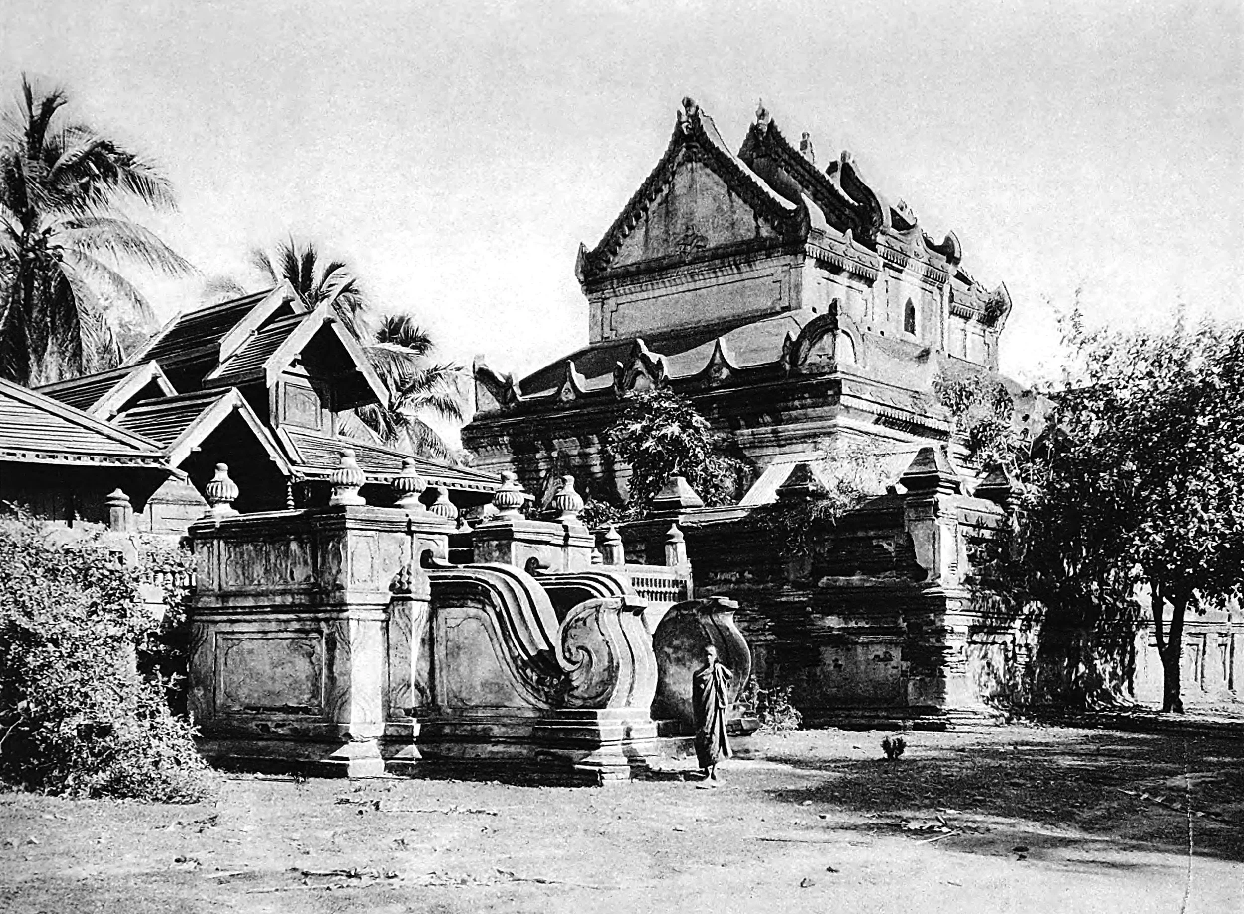 Monywa, Monastery Building