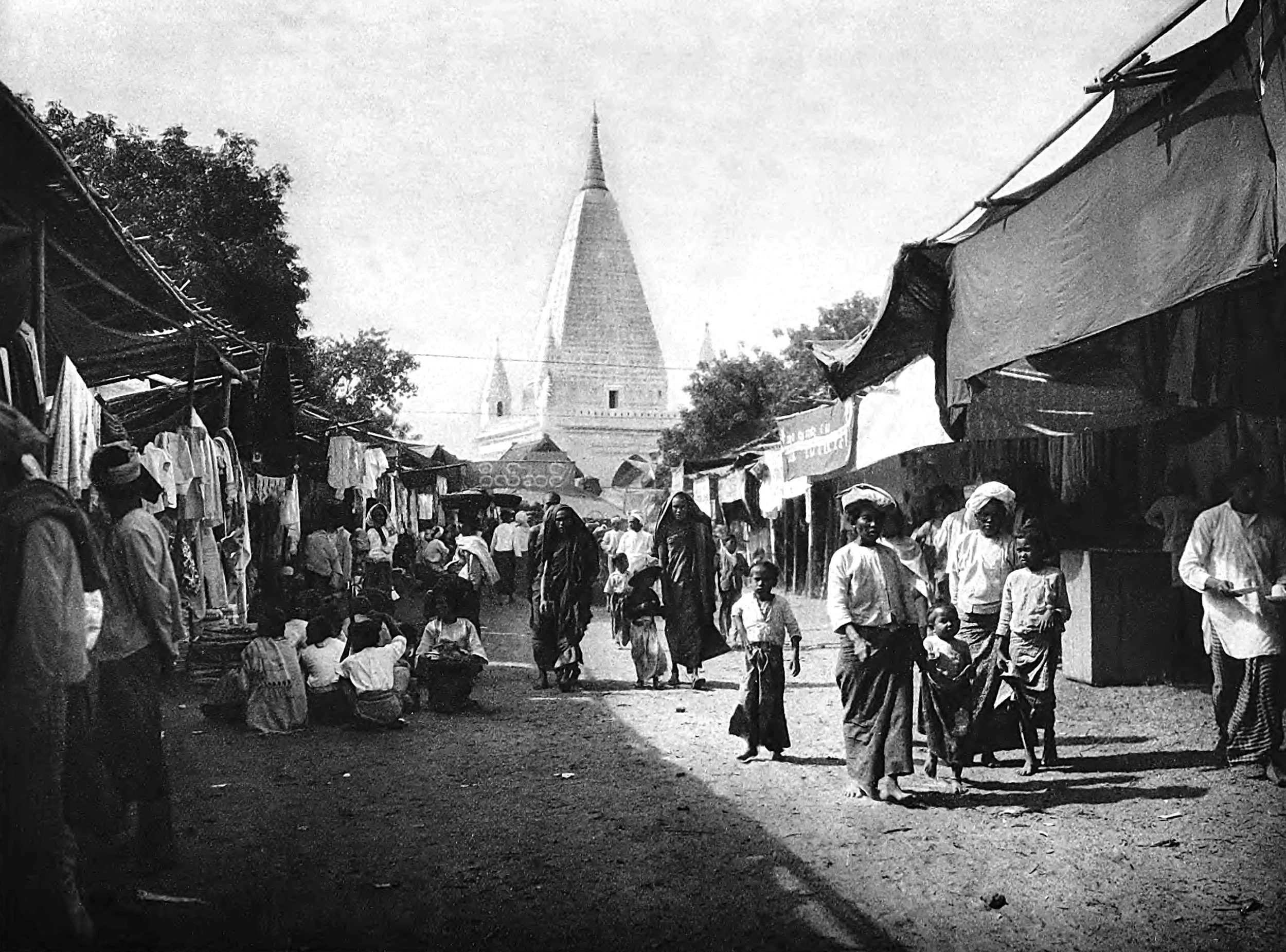 Bazar street in Pagan with the Maha Bodhi Temple