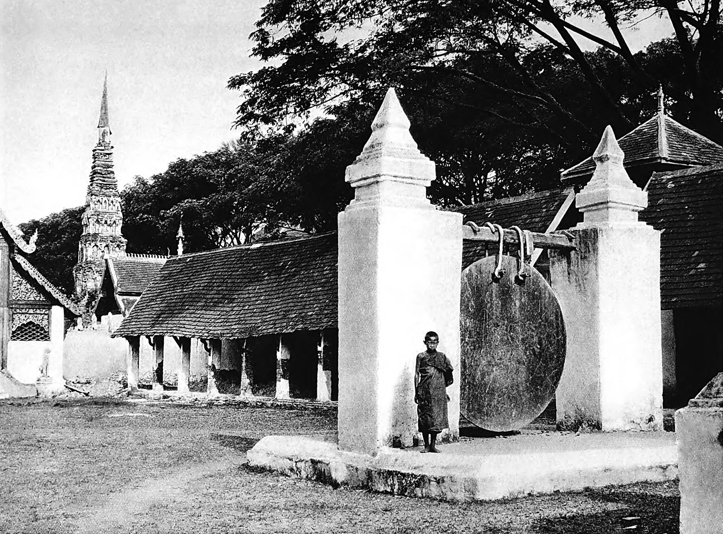 Lampun, Gong near the pagoda Wat Phra Luang