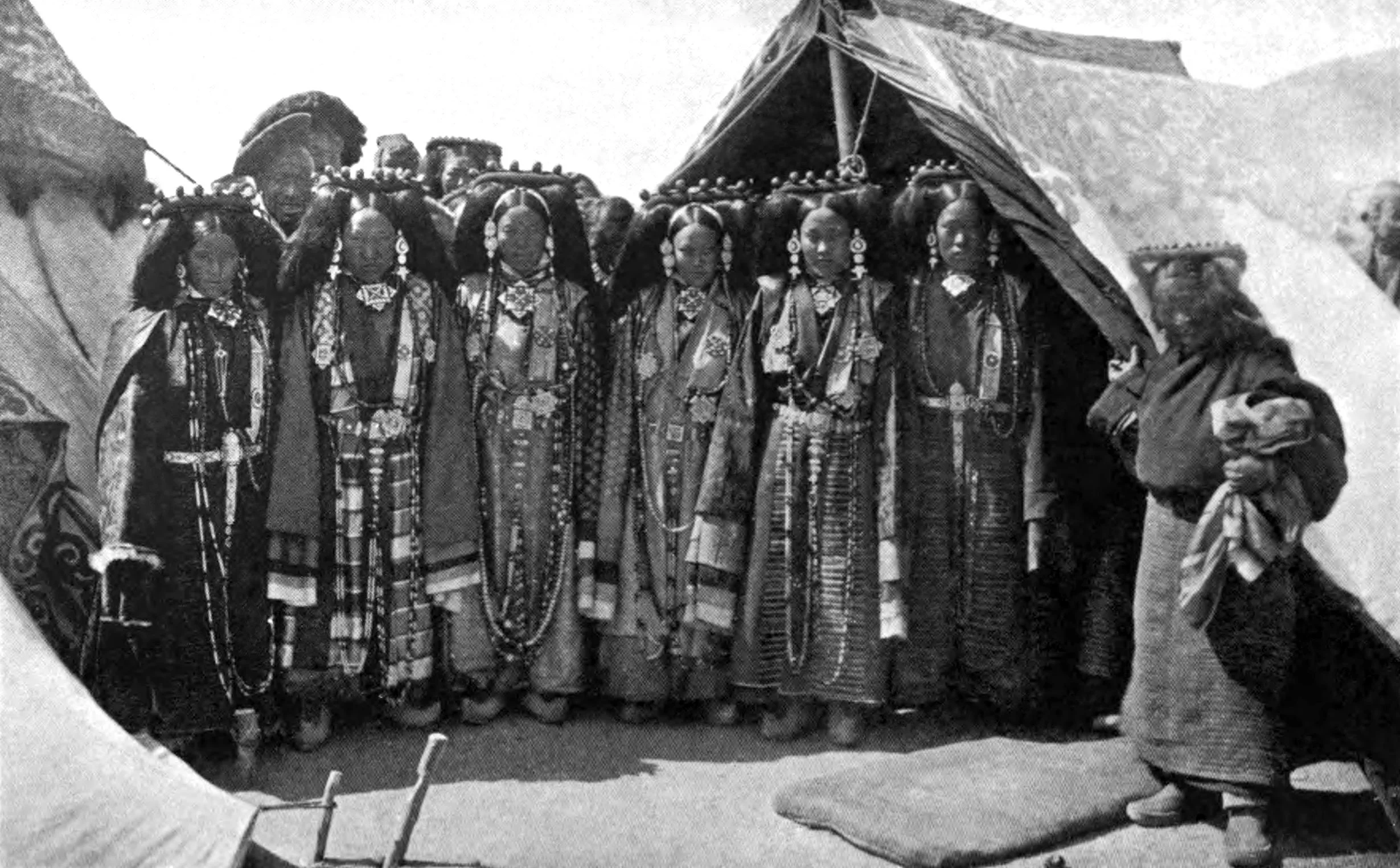 The Ya-sos' four Maids of Honor with two assistants