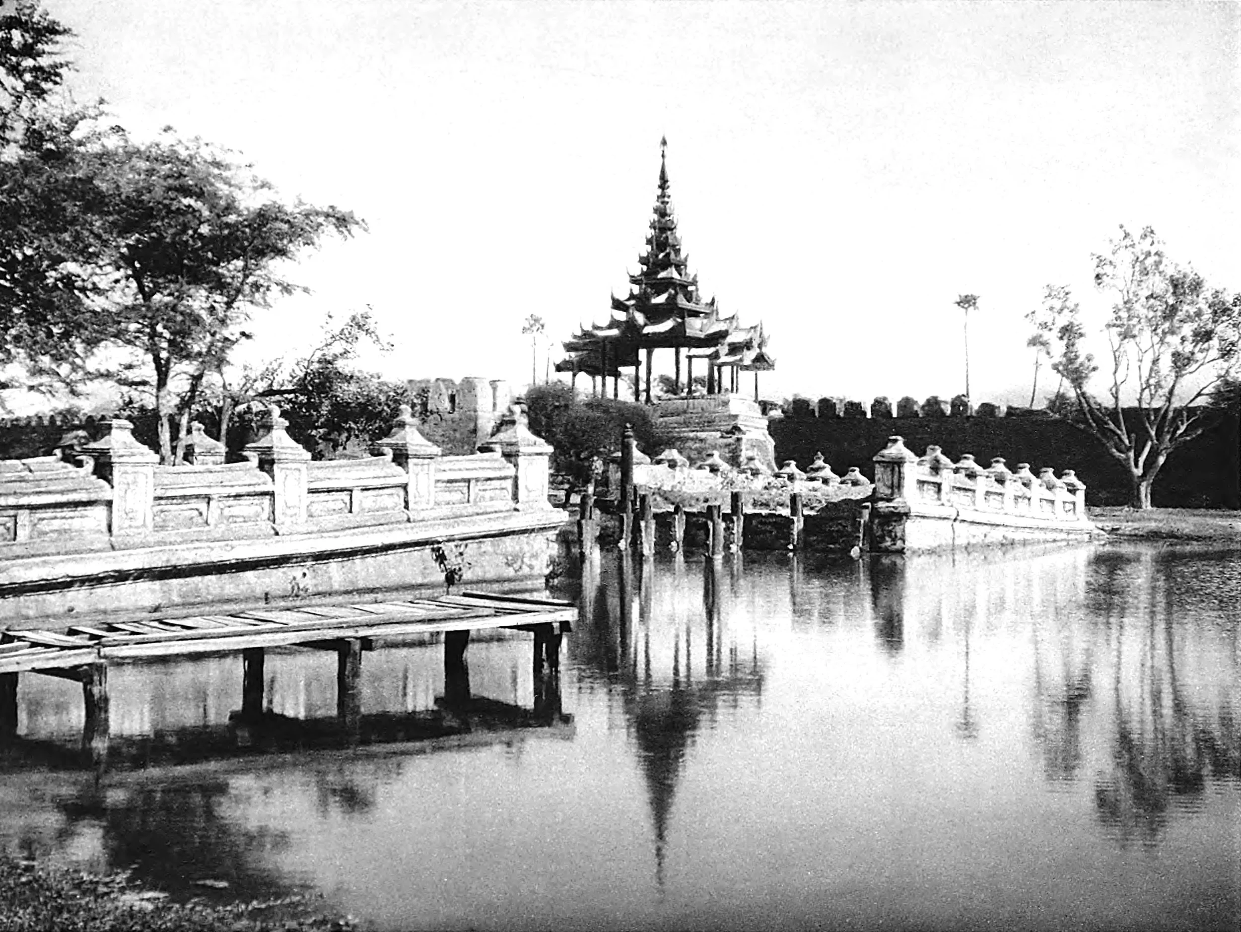 Mandalay, Entrance to the royal city