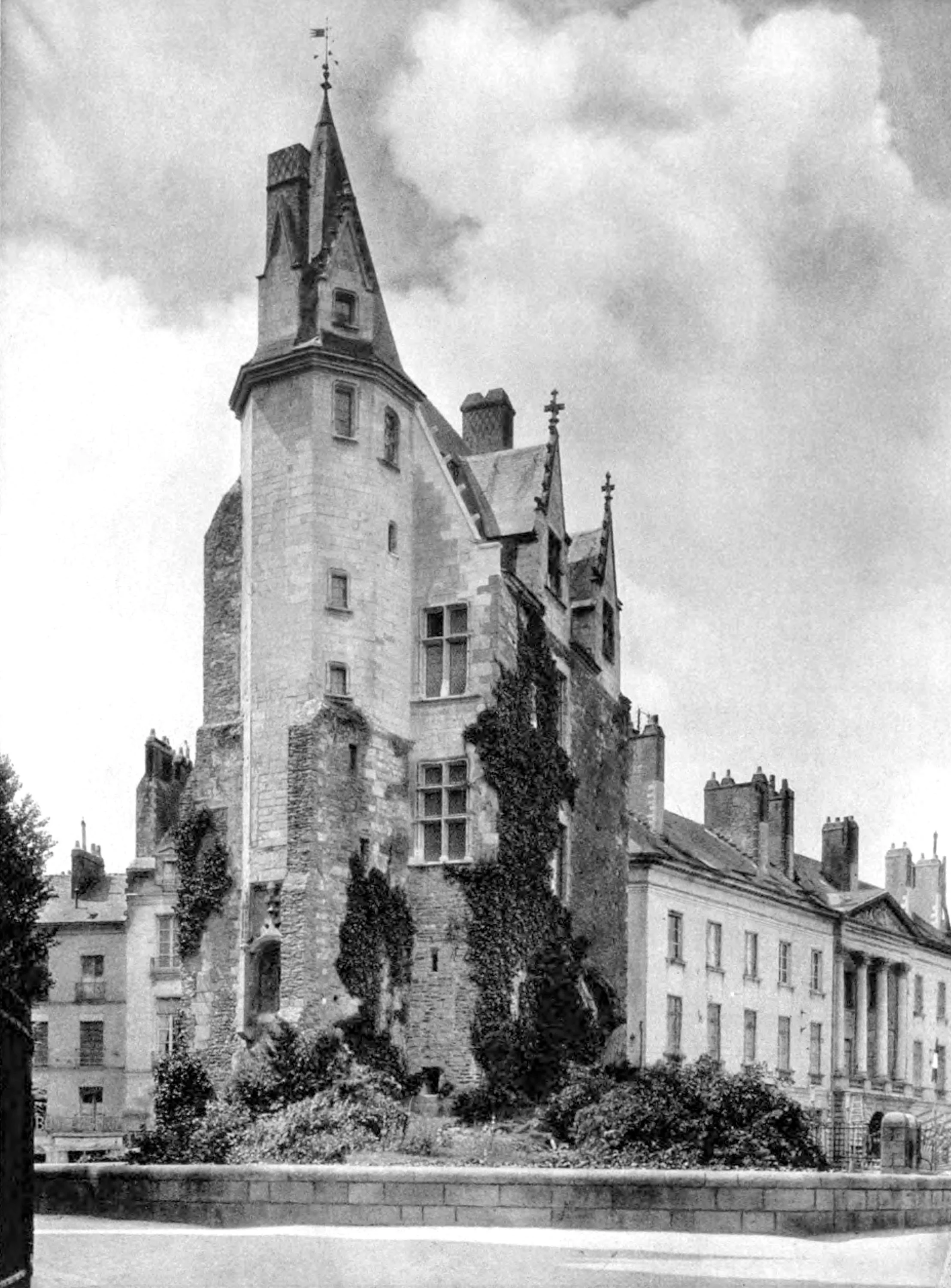 Nantes, Porte Saint Pierre