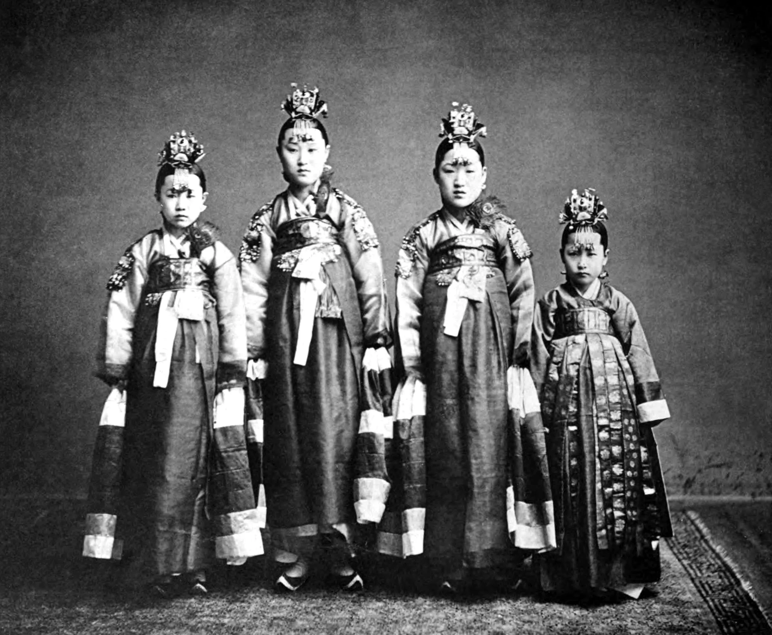 Dancers of the Palace