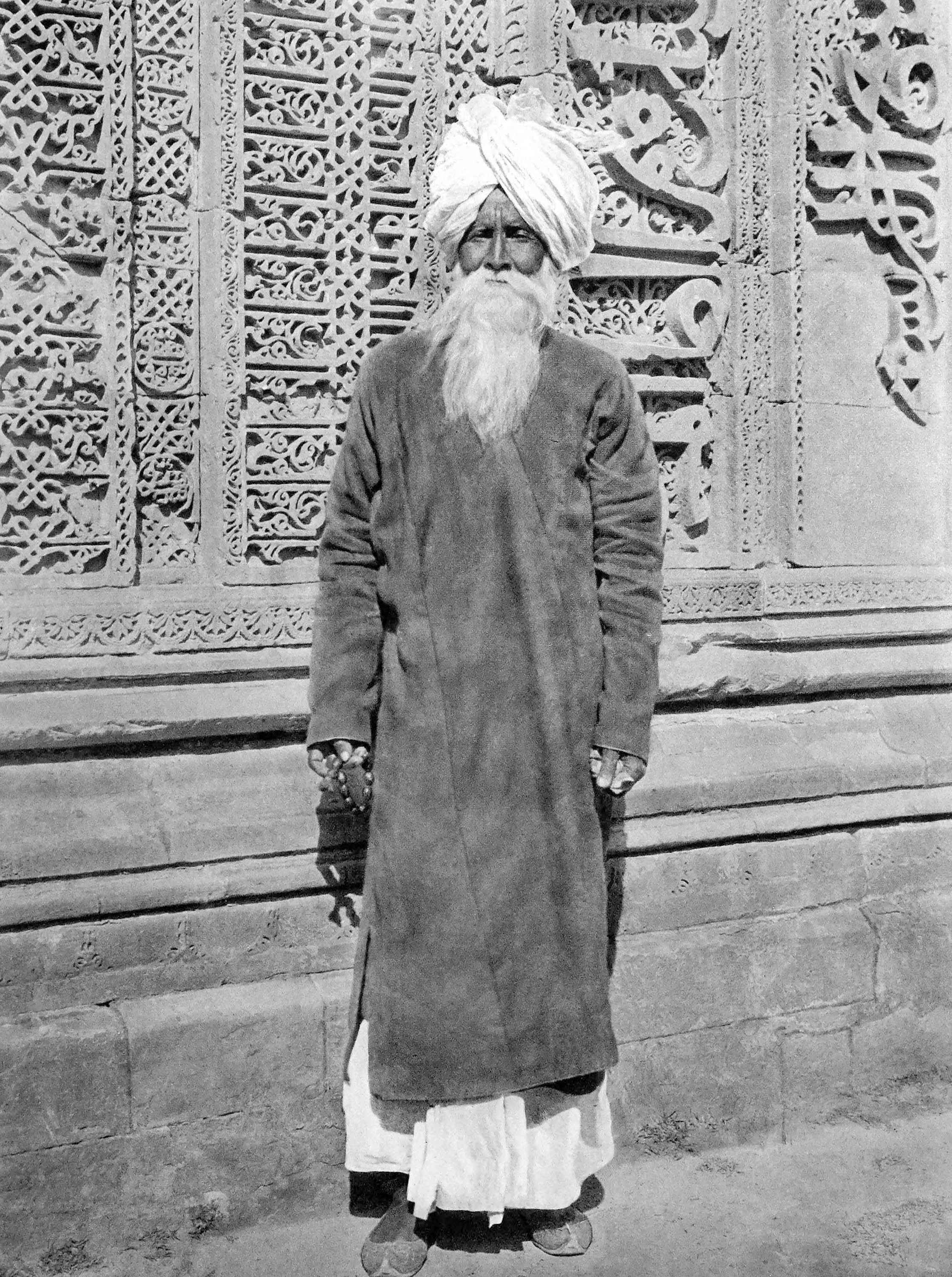 Ajmer. Fakir in front of the Mosque