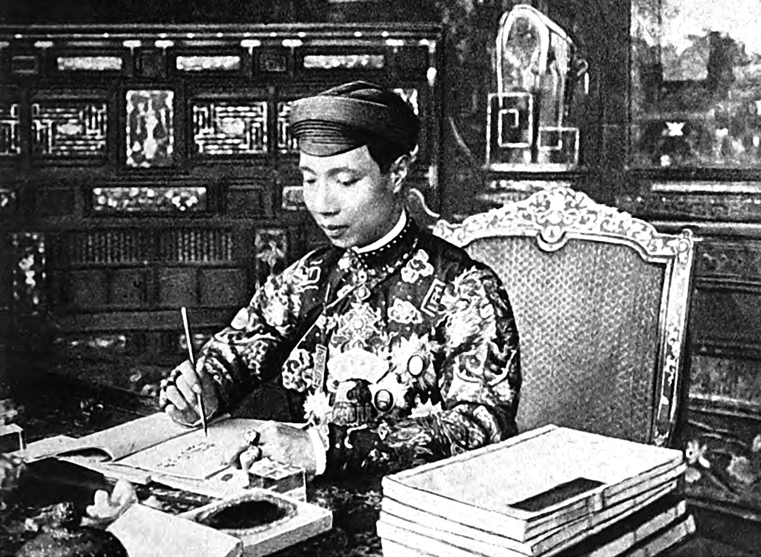 His Majesty affixes his signature to State documents