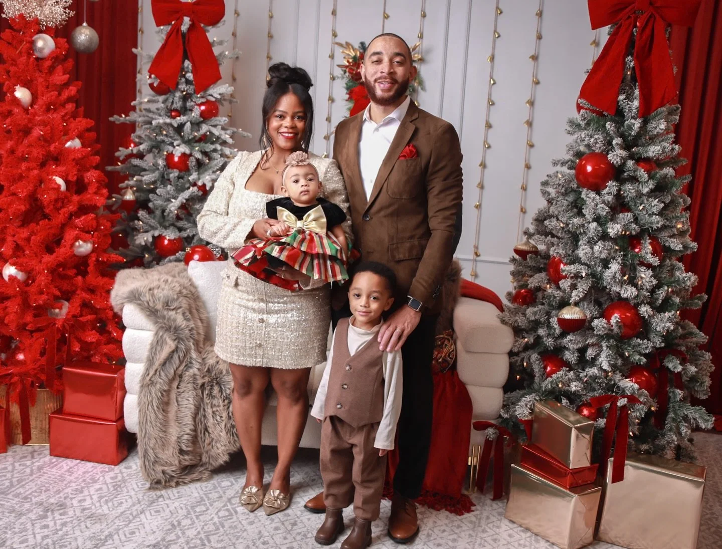 Family. 🎅🏾✨&hearts;️

The heartbeat of why we&rsquo;re here. 

Schedule your moment today: ✨blacksantahouston.com/schedule-now
#theperfectgift #christmas2025 #blacksantahouston #theblacksantahouston #holidaytraditions #houstonchristmasphotos #black