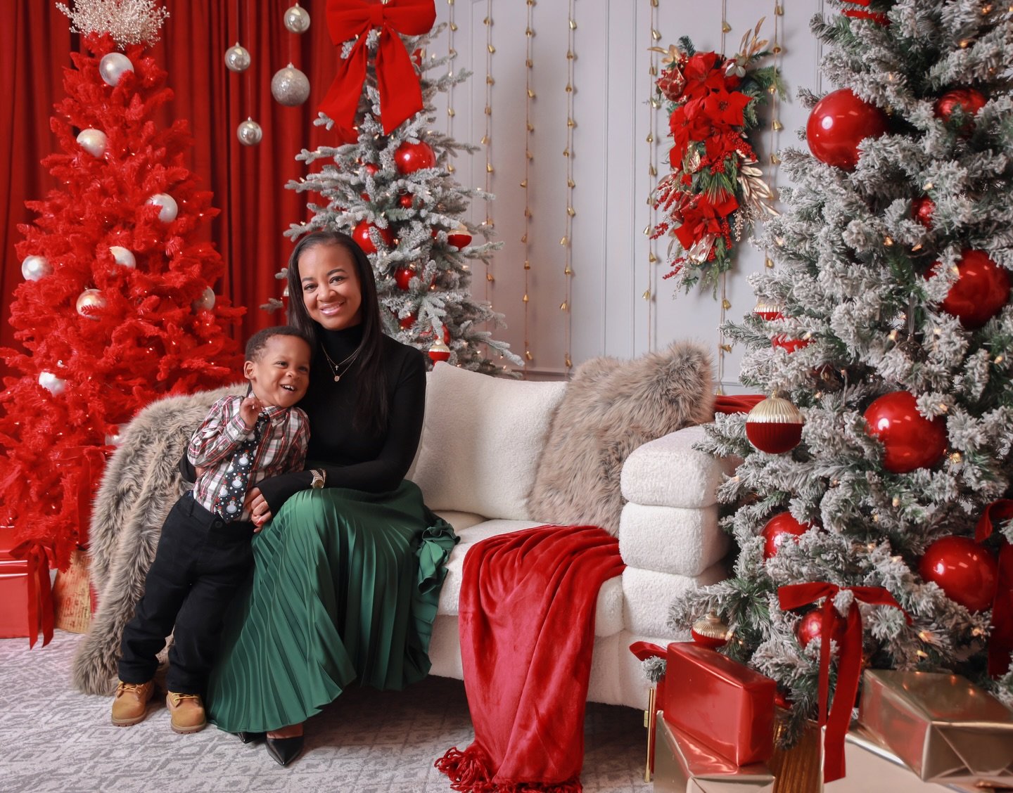 Everyday is SonDay! 🎅🏾✨
&bull;
&bull;
Only an about two more weeks until Christmas, and we&rsquo;d LOVE to see you too! 
&bull;
&bull;
Schedule your moment today: ✨blacksantahouston.com/schedule-now
&bull;
&bull;
#theperfectgift #christmas2025 #bla