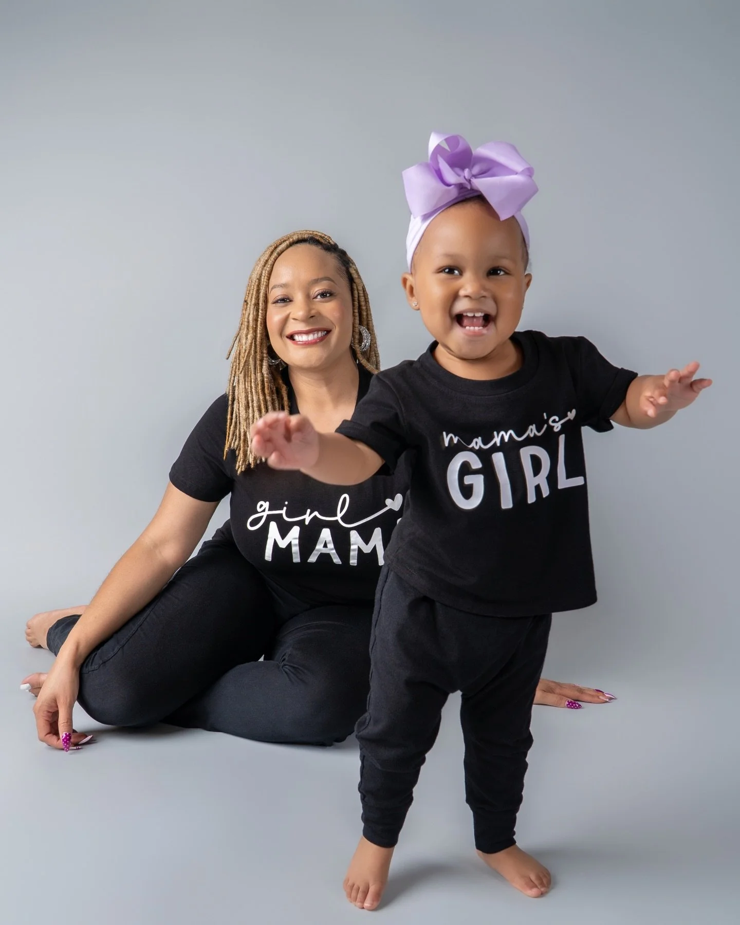 🎀 Some moments don&rsquo;t wait.
The way they reach for you. The way they walk toward you. The way they light up just because you&rsquo;re there.

This is what we&rsquo;re capturing.
Not perfect. Not posed. Just&hellip; real.
Modern Moments with Mom