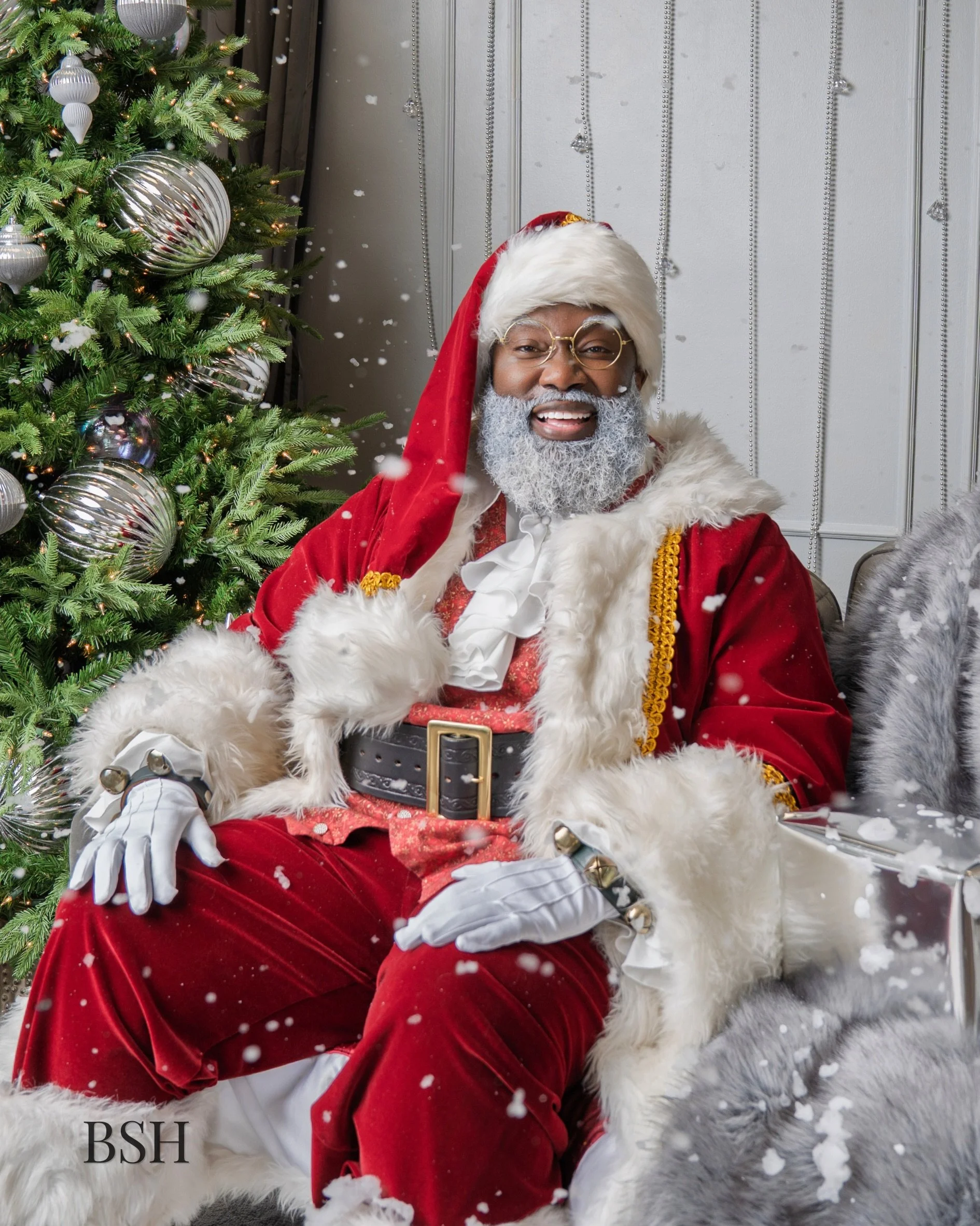 🎅🏾Schedule tonight by 11:59pm CT - The BSH Signature Snowfall ❄️ is on us! See our website for details. ✨
 blacksantahouston.com/schedule-now

&mdash;-

#blacksantahouston
#houstonmoms
#blacksanta
#christmas2026
#houstonfamilyphotographer

Santa Se