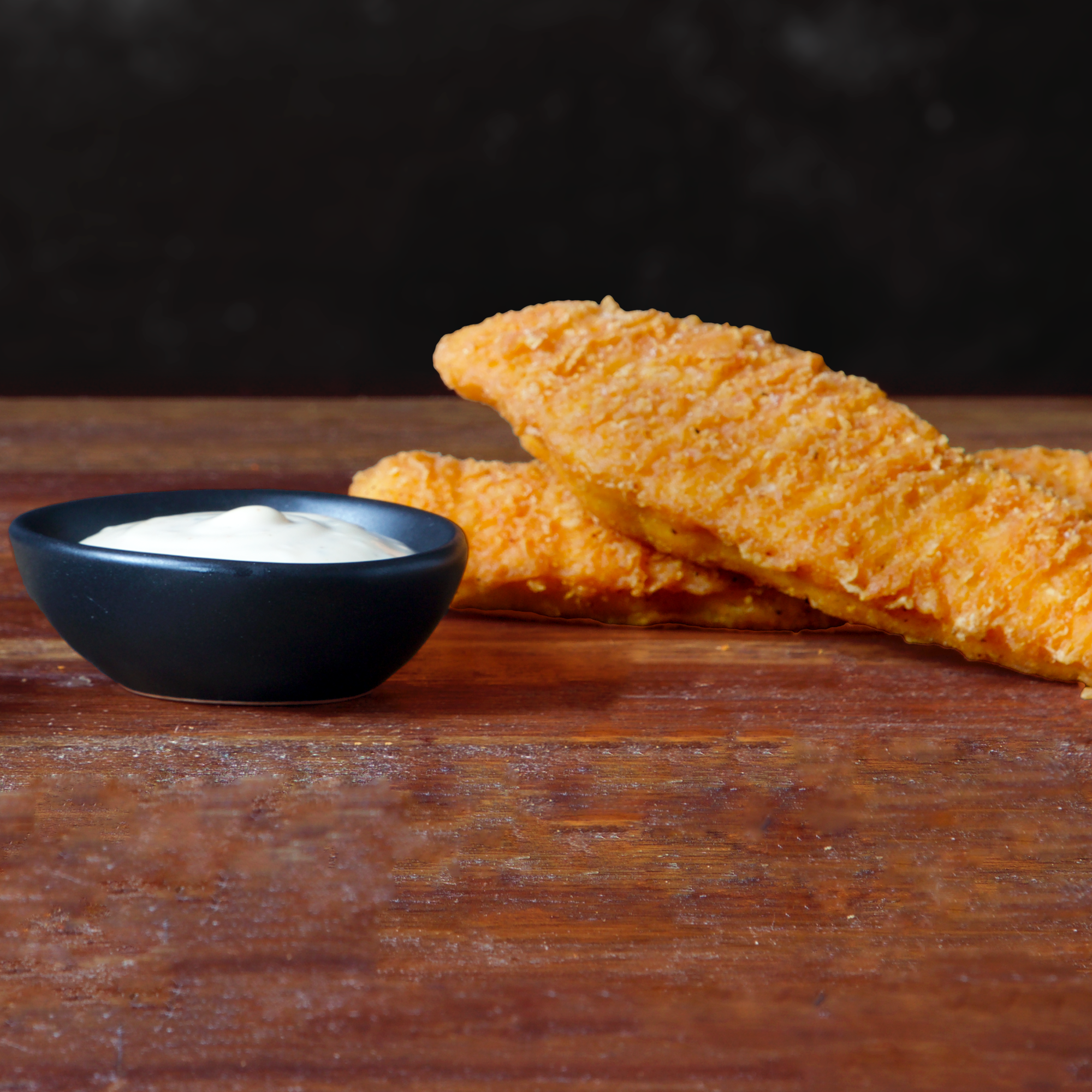 2X CRISPY CHICKEN STRIPS WITH DIP  Who doesn’t like to bite into a golden-brown crispy chicken tender? It goes well with any dip of your choice.