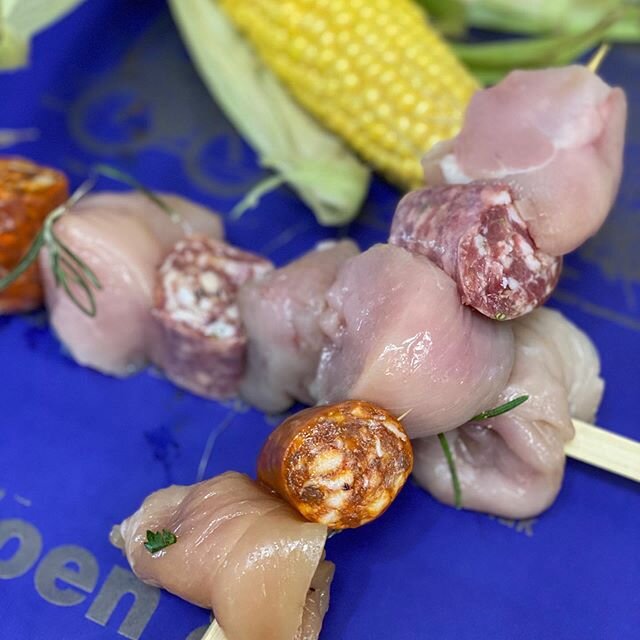 These kebabs have chicken, chorizo and white Sardinian chorizo - giving a taste explosion 💥 on your BBQ! ⁣
#staysafeeveryone ⁣
⁣
⁣
⁣
⁣
⁣
⁣
⁣
#bbq #kebabs #tasty #bbqtime #bbqfood #claphamfood #delicious #chorizo #grill #hot #summerfood #summereating