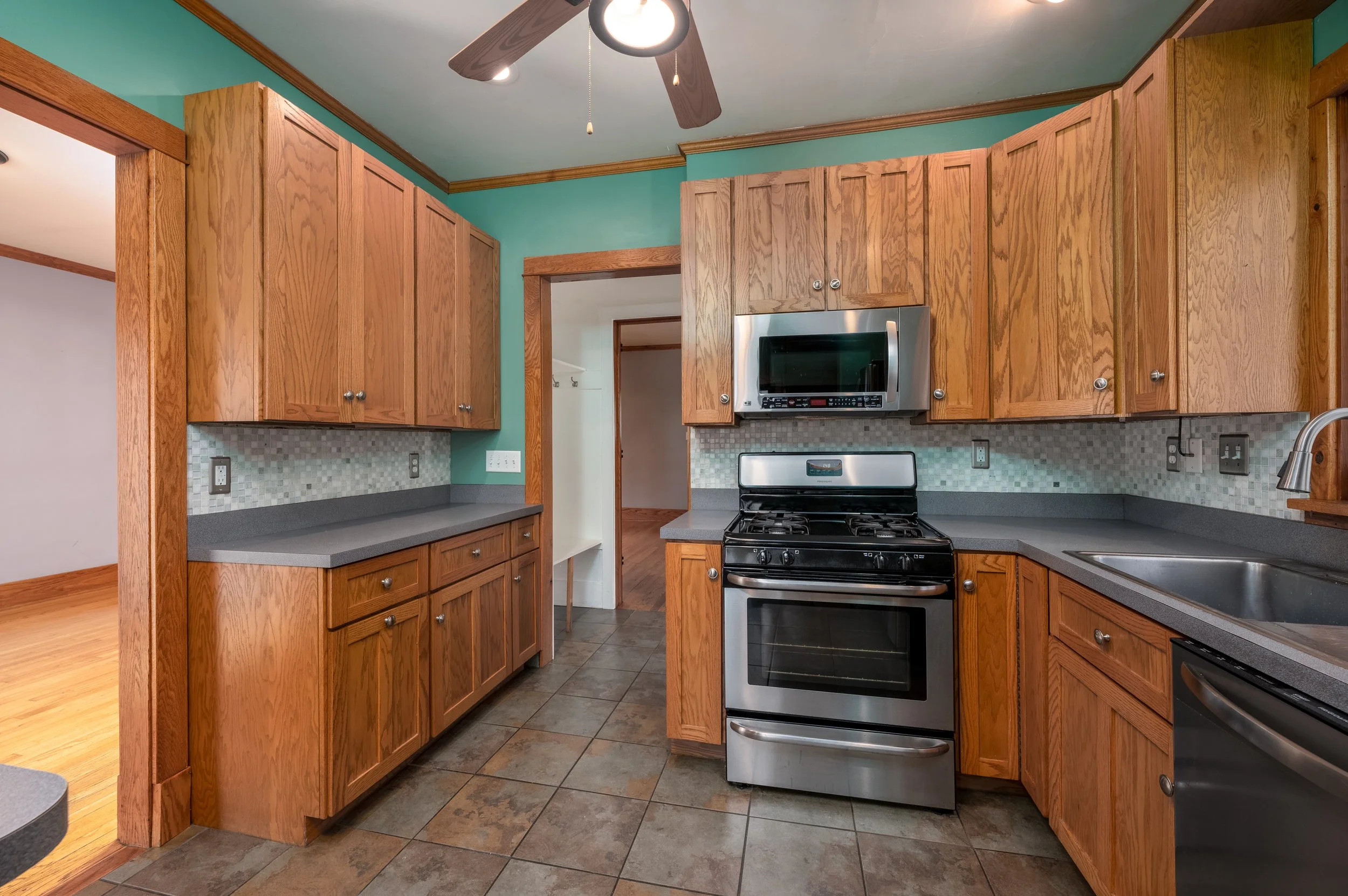 1327 3rd Ave SW - Interior 07.jpg