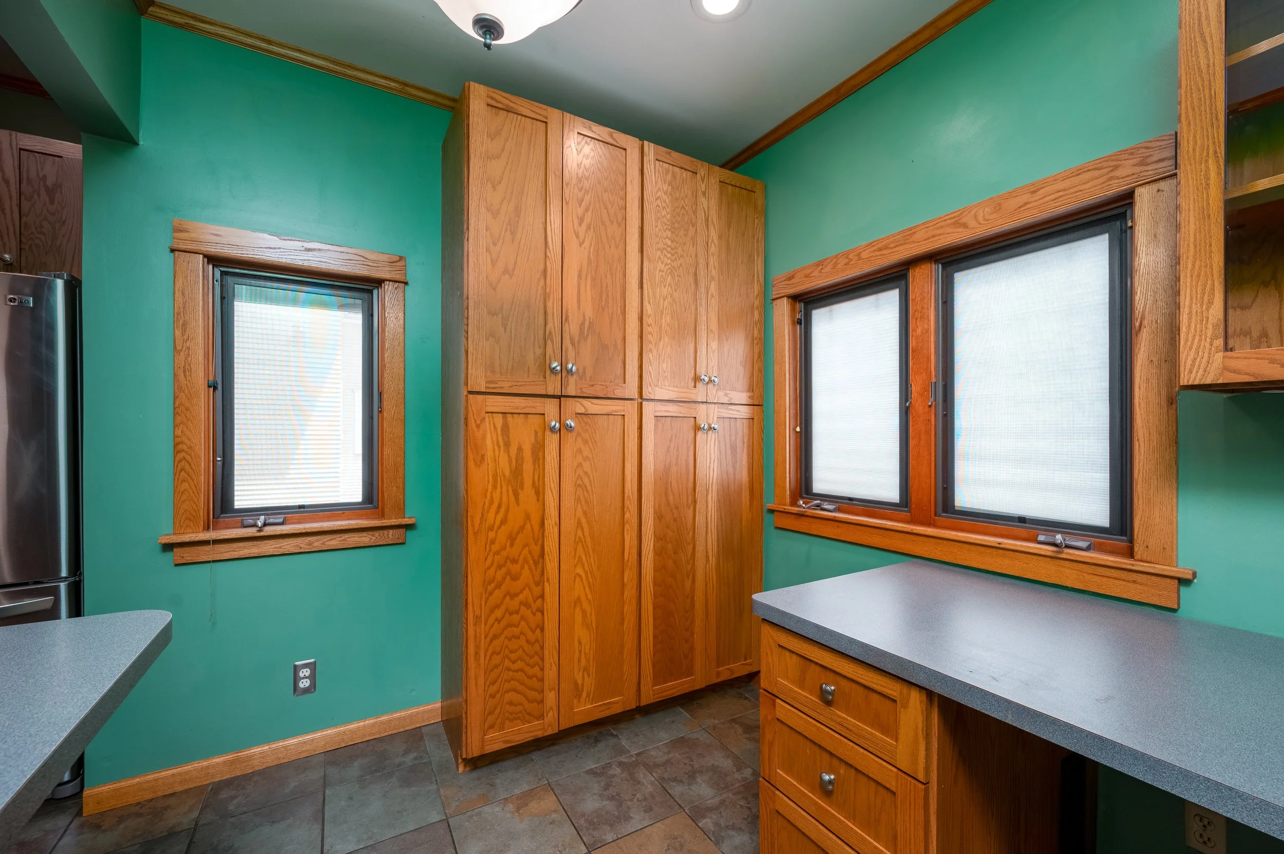 1327 3rd Ave SW - Interior 09.jpg