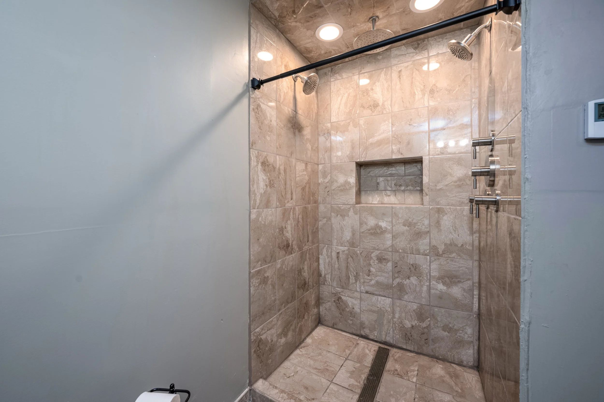 1327 3rd Ave SW - Interior 18.jpg
