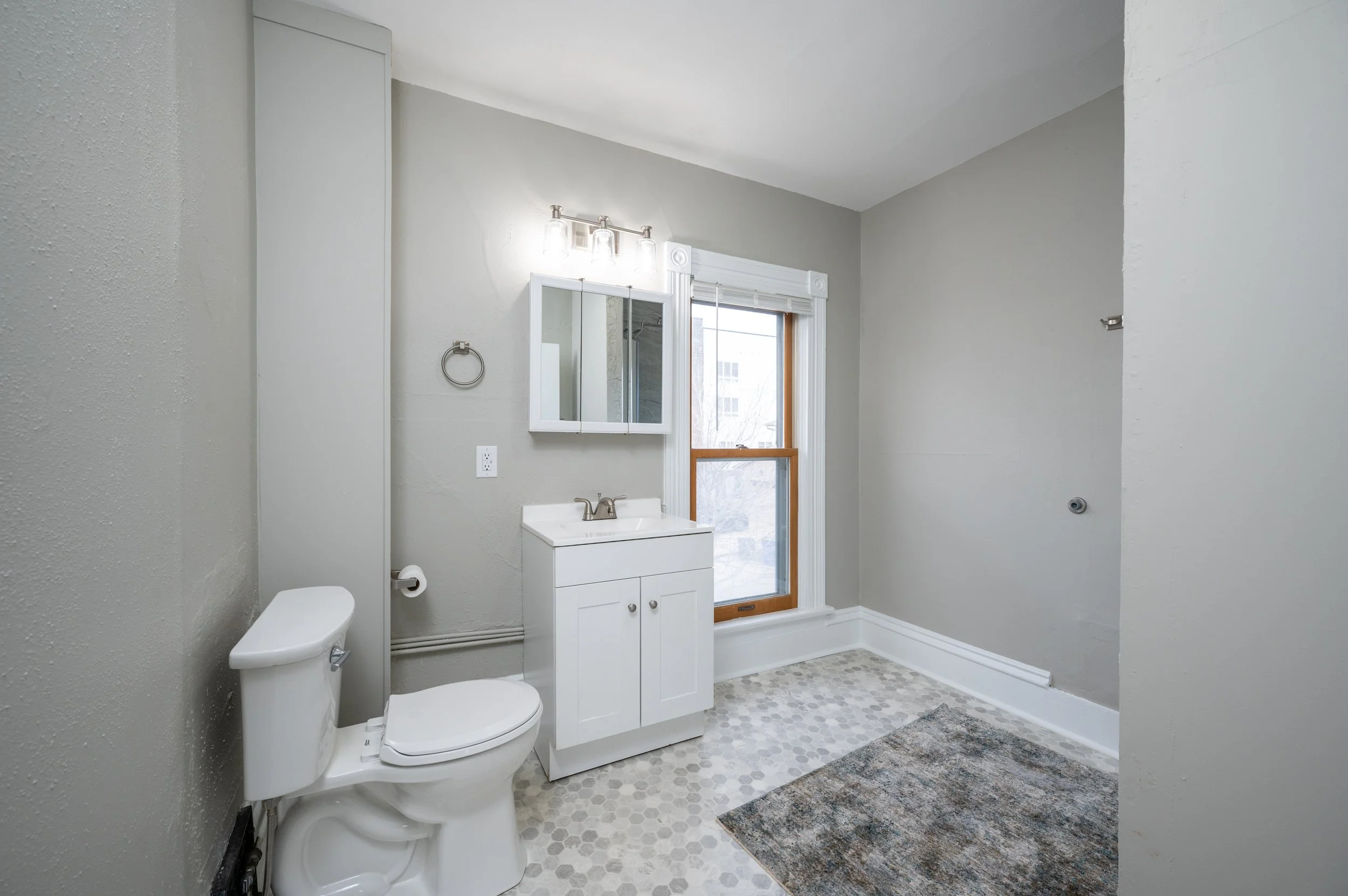 212 5th Ave SW, Unit 2 - 09.jpg