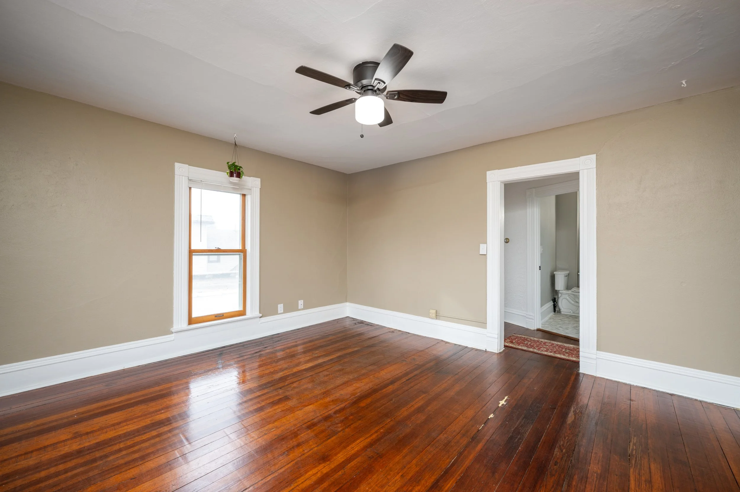 212 5th Ave SW, Unit 2 - 03.jpg