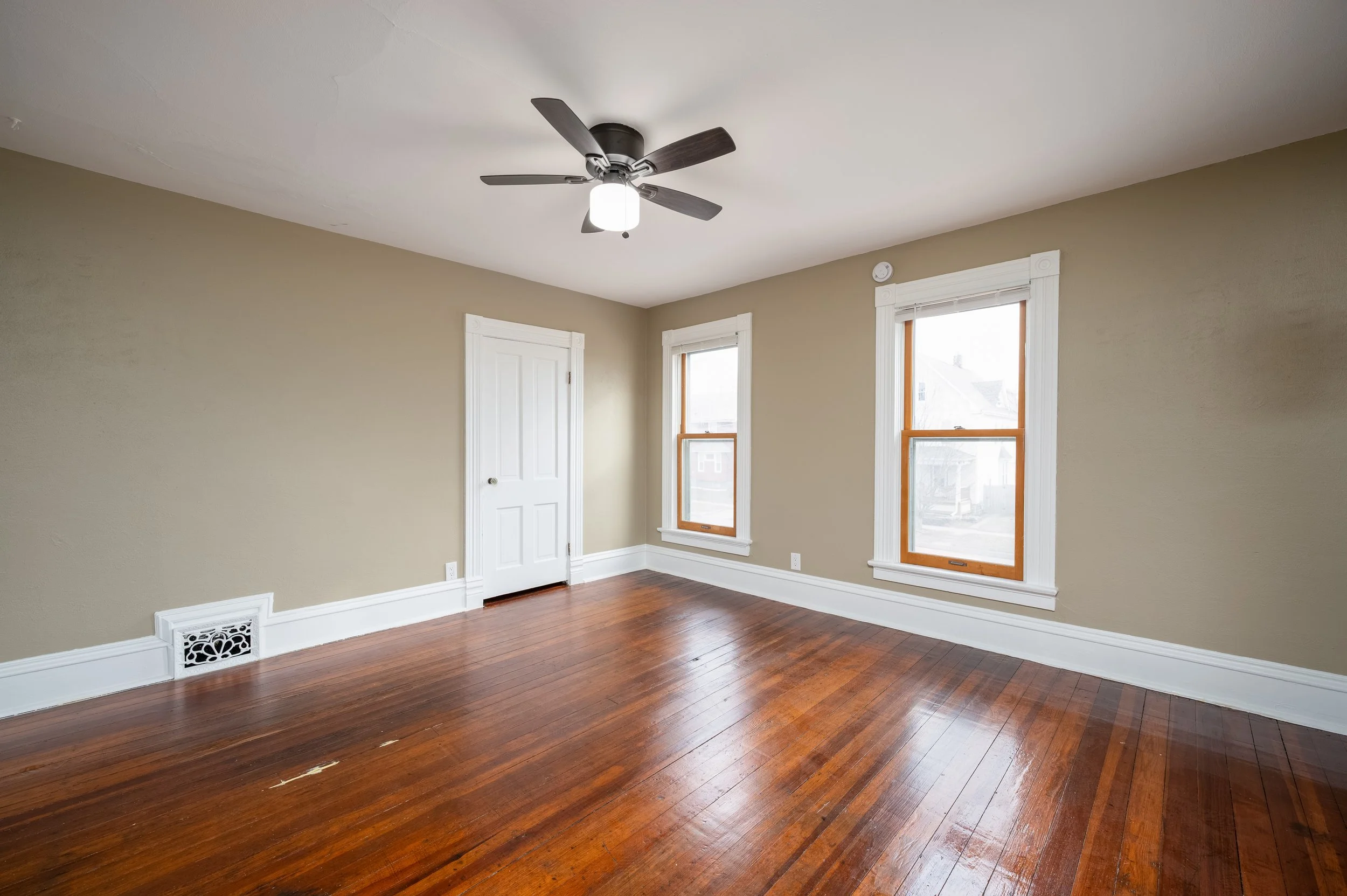 212 5th Ave SW, Unit 2 - 02.jpg