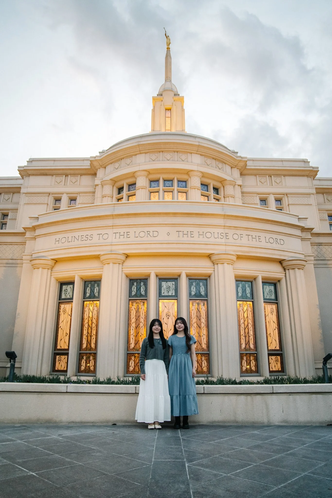 hope-and-charity_payson-utah_missionary-photoshoot_payson-utah-temple_super89films_-39.jpg