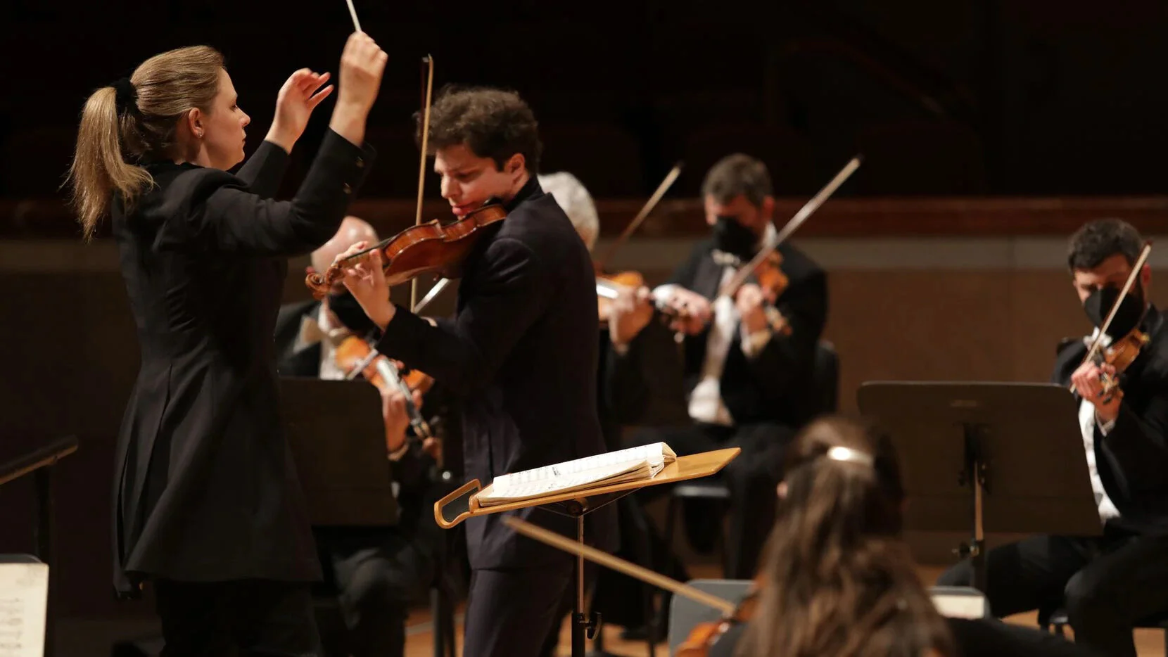 Dallas Morning News praises Gemma New and Augustin Hadelich in their Dallas Symphony Orchestra performance