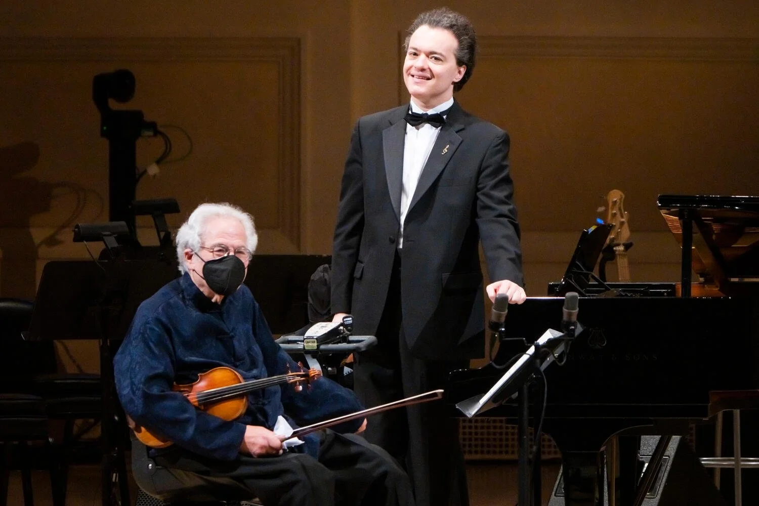 Itzhak Perlman, Richard Gere and other luminaries raise $360K for Ukraine in benefit at Carnegie Hall