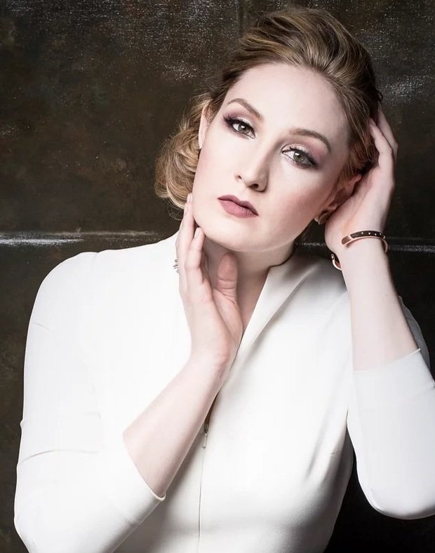 Samantha Hankey . Mezzo-Soprano