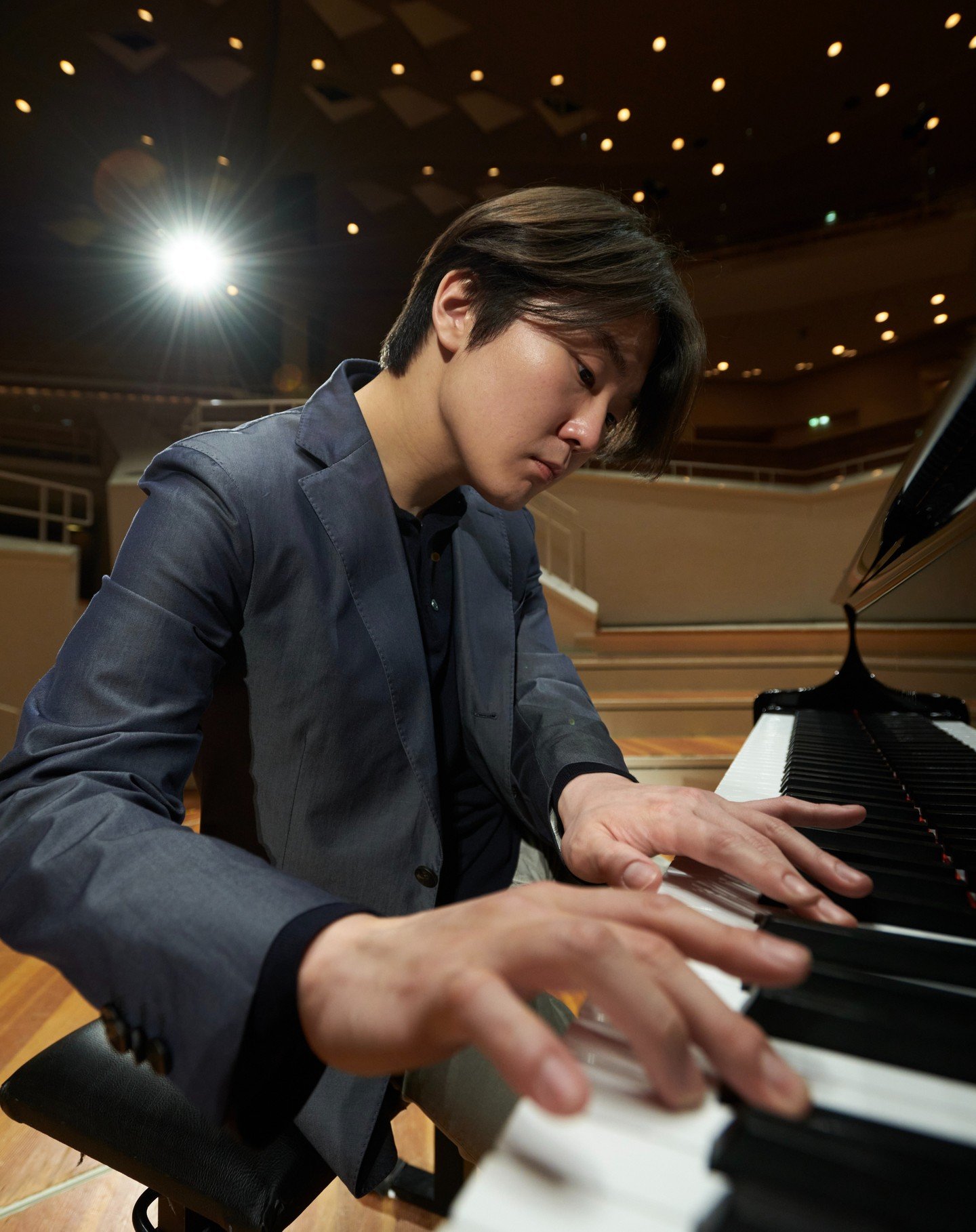 Berlin Philharmoniker @BerlinPhil have announced @SeongJinChoOfficial as their Artist in Residence for the 2024/25 season. Congratulations to Seong-Jin! 

조성진은 2024/25 시즌에 베를린필 상주 음악가로 활동합니다!

조성진: &ldquo;이렇게 뛰어난 오케스트라와 음악가들과 함께 협업하여 기획하는 상주음악가를 위한 프