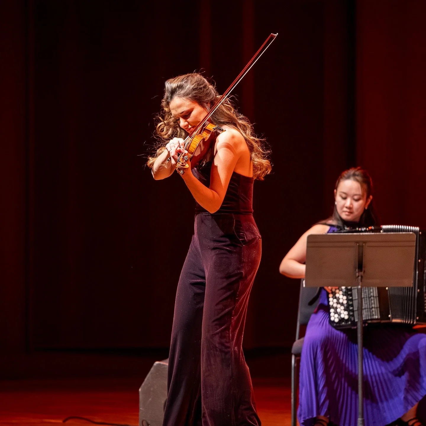 Snapshots from @NickyBenedettiOfficial&rsquo;s &ldquo;Nicola Benedetti &amp; Friends&rdquo; North American tour with guitarist Pl&iacute;nio Fernandes @PlinioNandes, accordionist @HanzhiWang, and cellist @AdrianDaurov in Santa Barbara and Seattle! 🎻