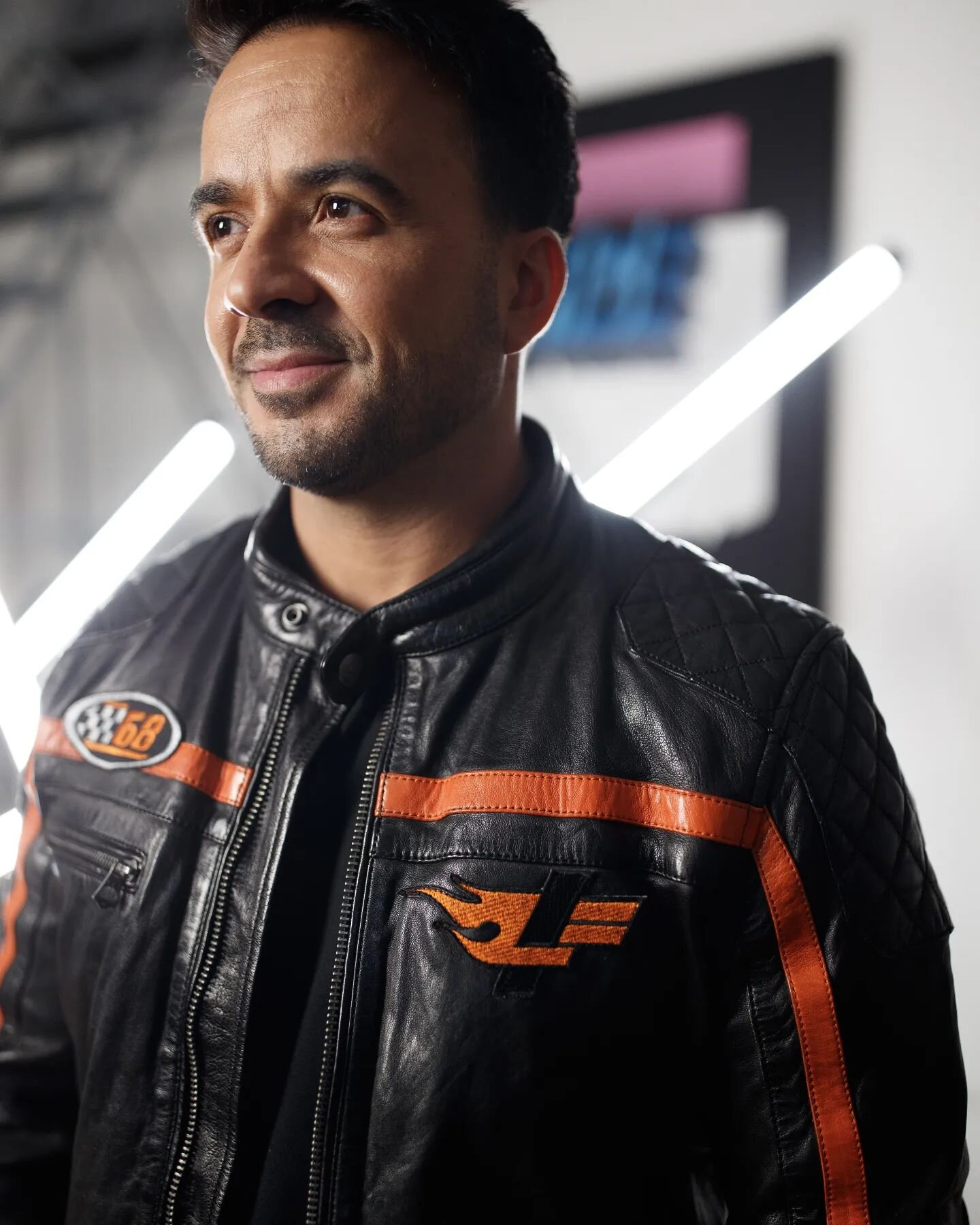 R A C I N G  S P I R I T 🔥

This leather jacket draws its inspiration from motor racing. An unique model developed @luisfonsi

#luisfonsi #hotwheels #custom #leather #jacket #leatherjacket #motojacket #apparel #featured #limitededition #fashion #fas