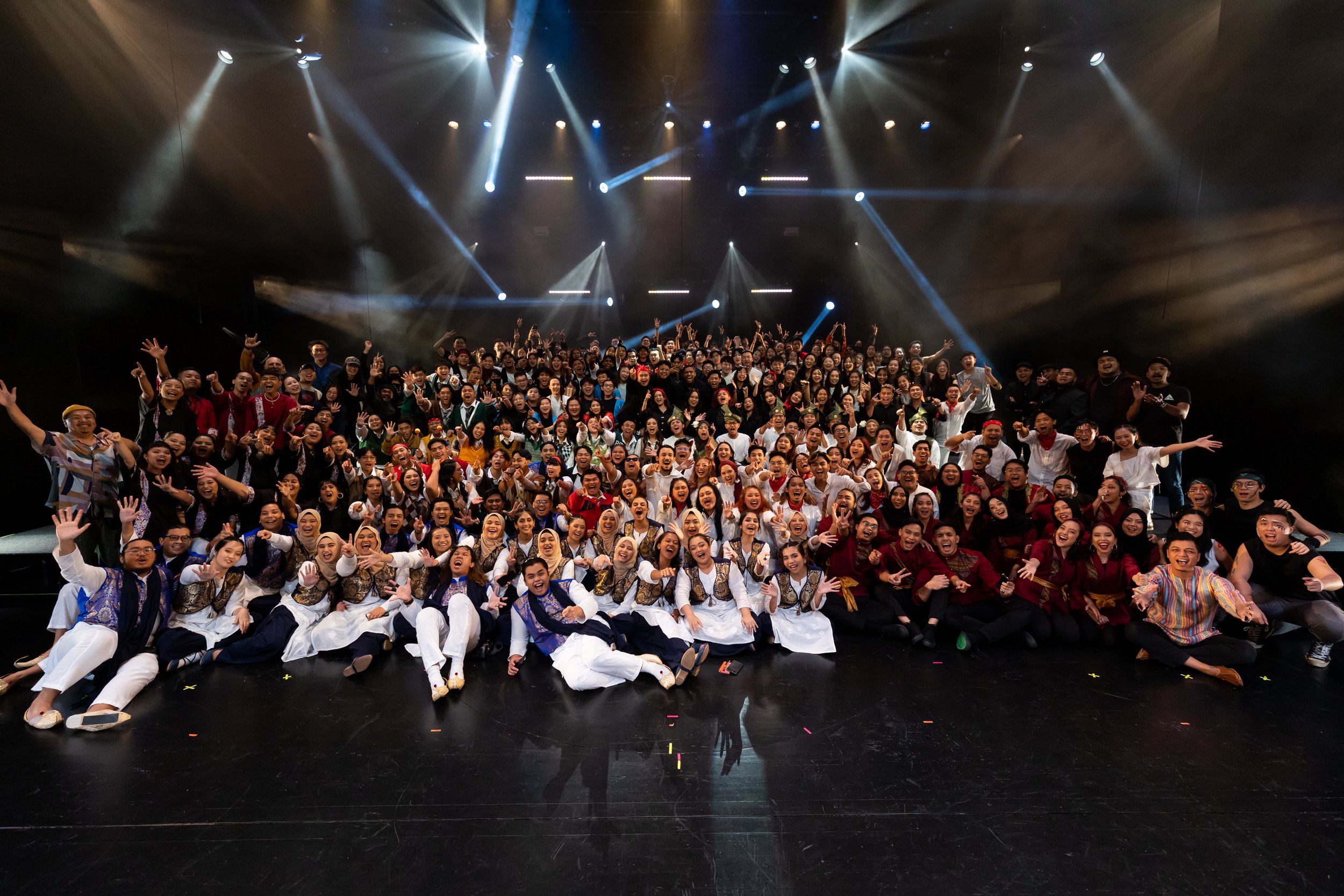 @theeiffelee_WDN Showday Group Photo-3564.JPG