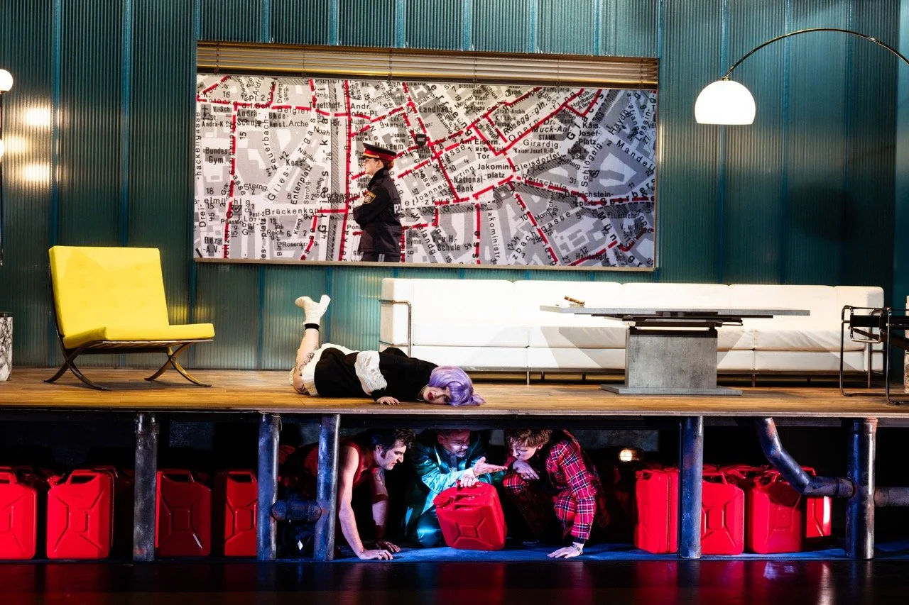 Groß (Next Liberty_BIEDERMANN UND DIE BRANDSTIFTER_0173© Lex Karelly).jpeg