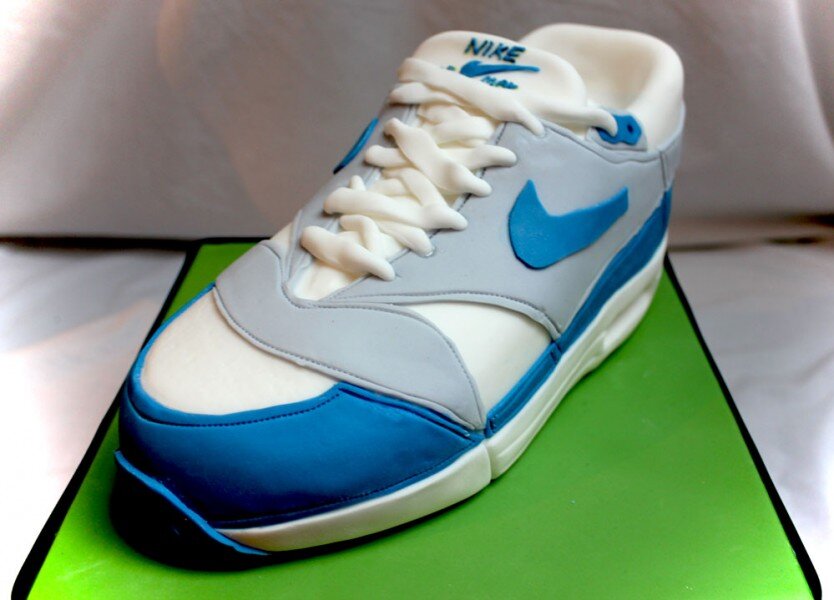 Nike Air Trainer Cake.jpeg