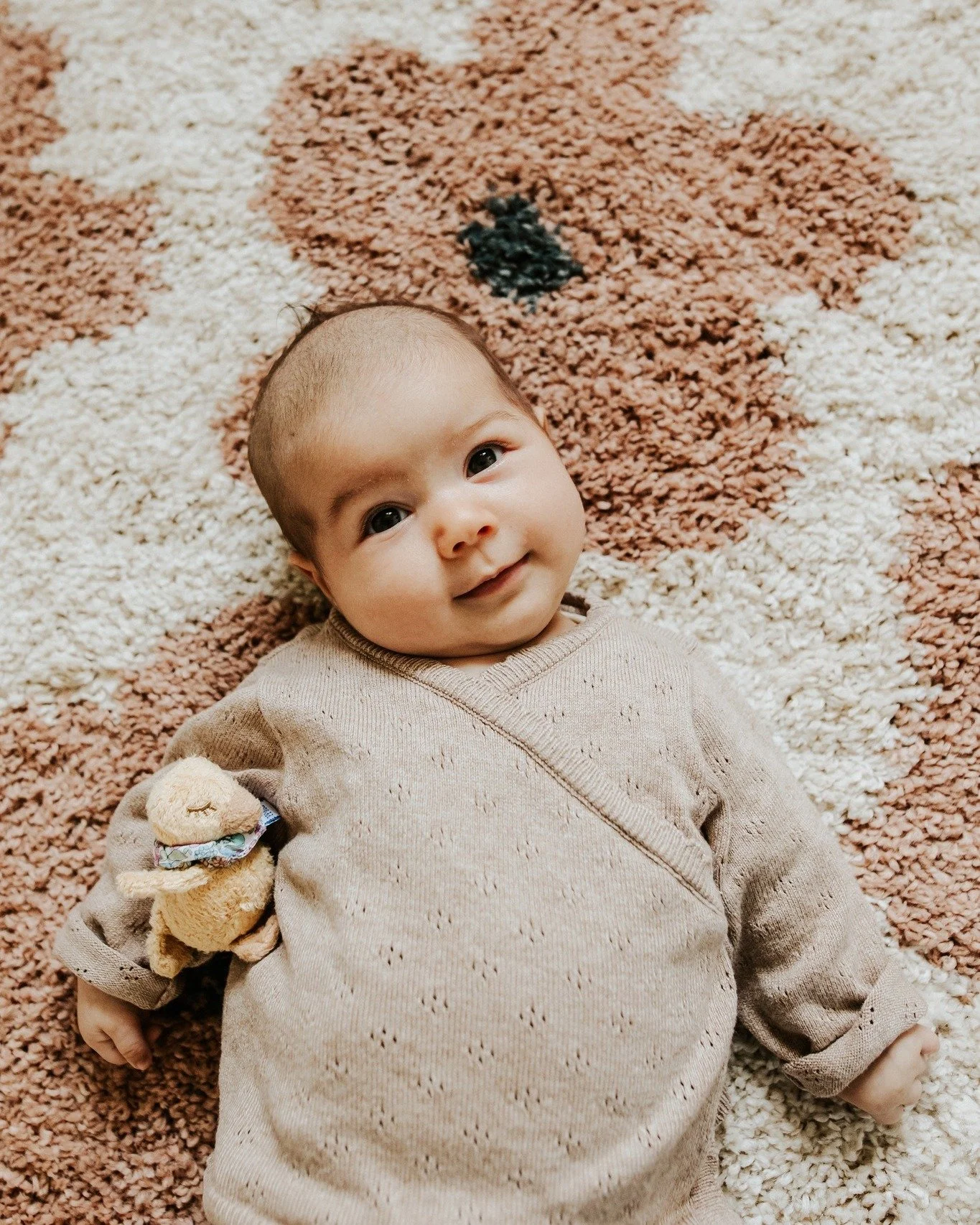 B&eacute;b&eacute; A., son joli sourire et sa famille que j'adore retrouver au fil des &eacute;tapes de leur vie...

#photographelyon #photographedefamille #photographefamillebeaujolais #photographeb&eacute;b&eacute;lyon #b&eacute;b&eacute;lyon #phot