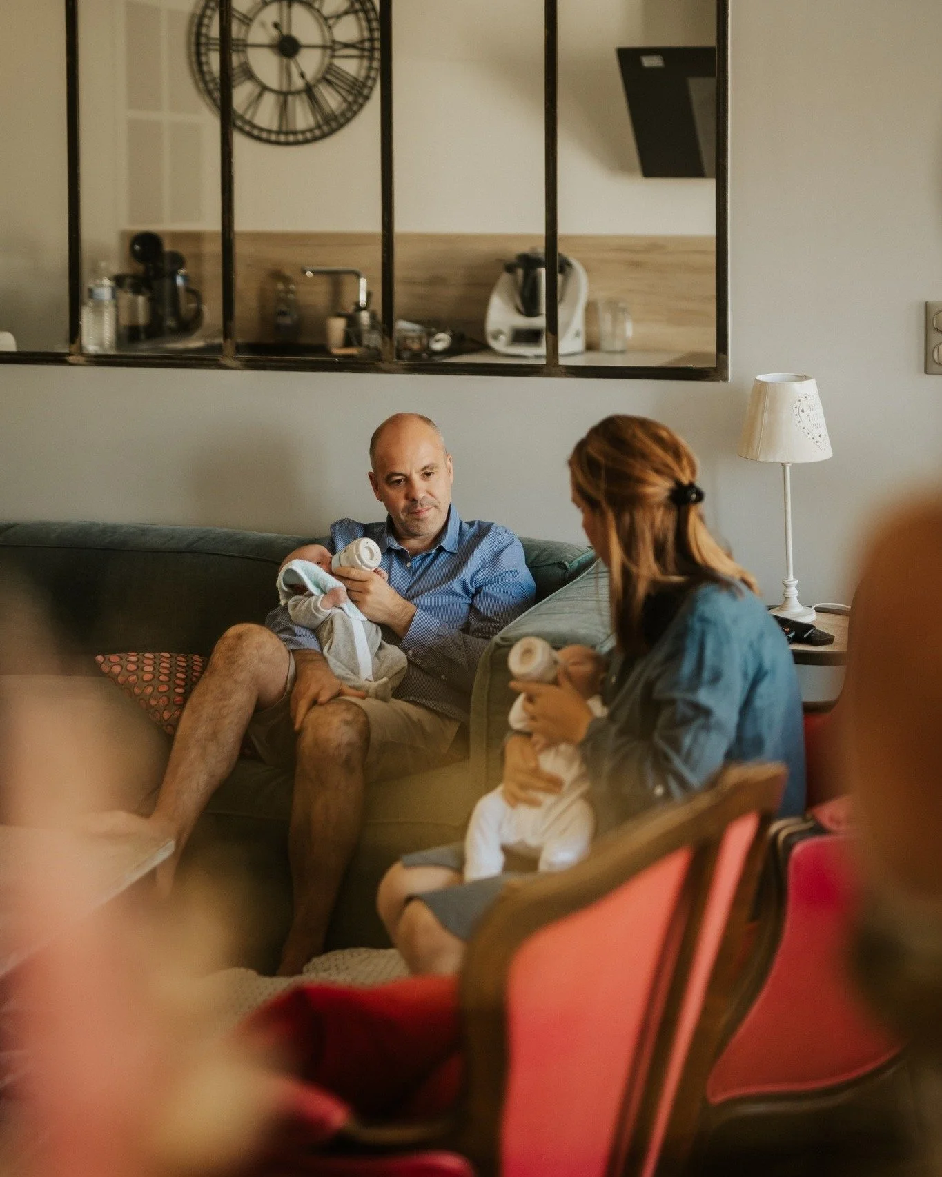 Deux petits b&eacute;b&eacute;s, deux fois plus de douceur, deux fois plus de nouvelle vie &agrave; sept... ✨
Avec des jumeaux, le quotidien est intense, rempli de gestes simples, de c&acirc;lins vol&eacute;s, de regards tendres&hellip; et c&rsquo;es