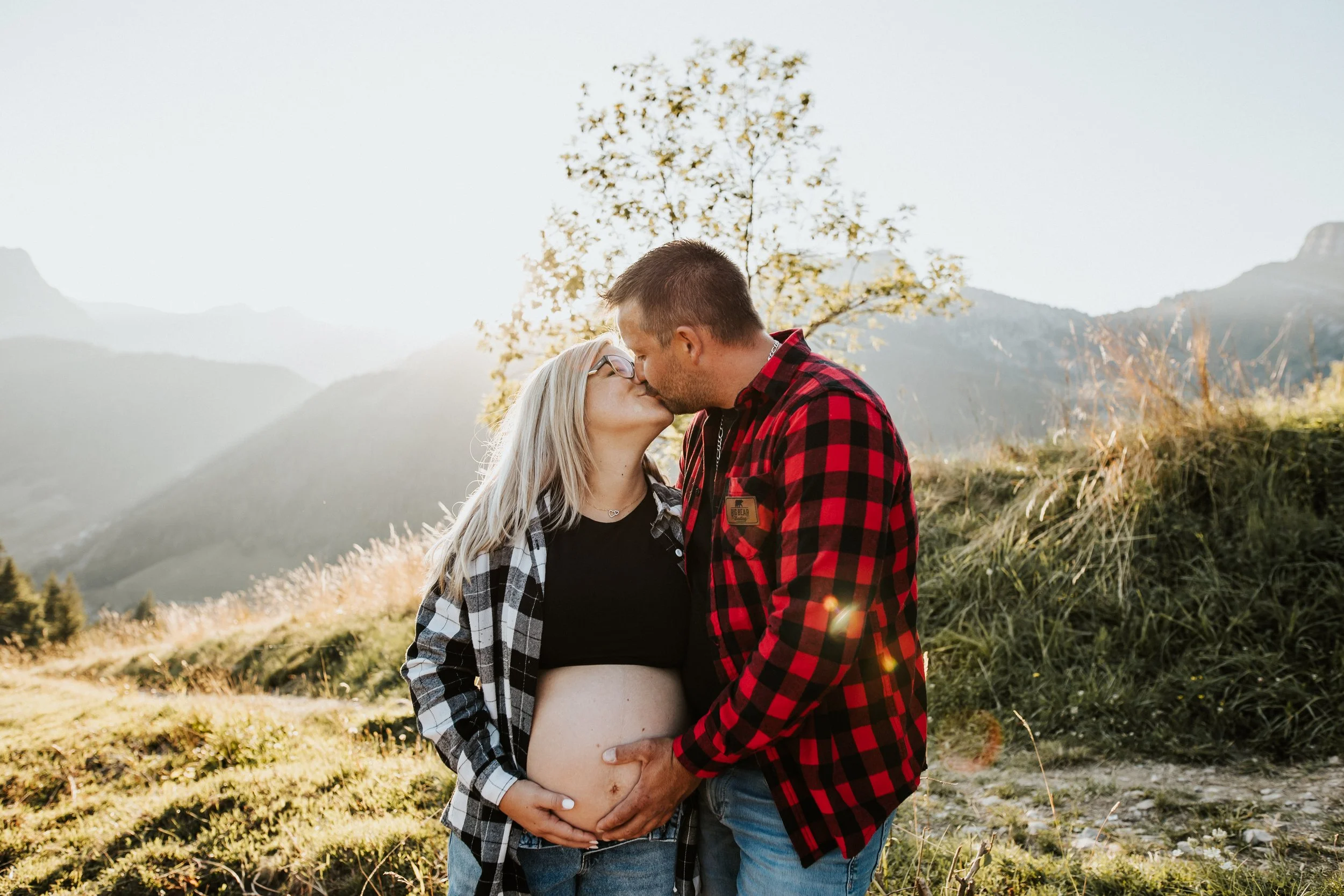 séance photos grossesse à la montagne - grand bornand