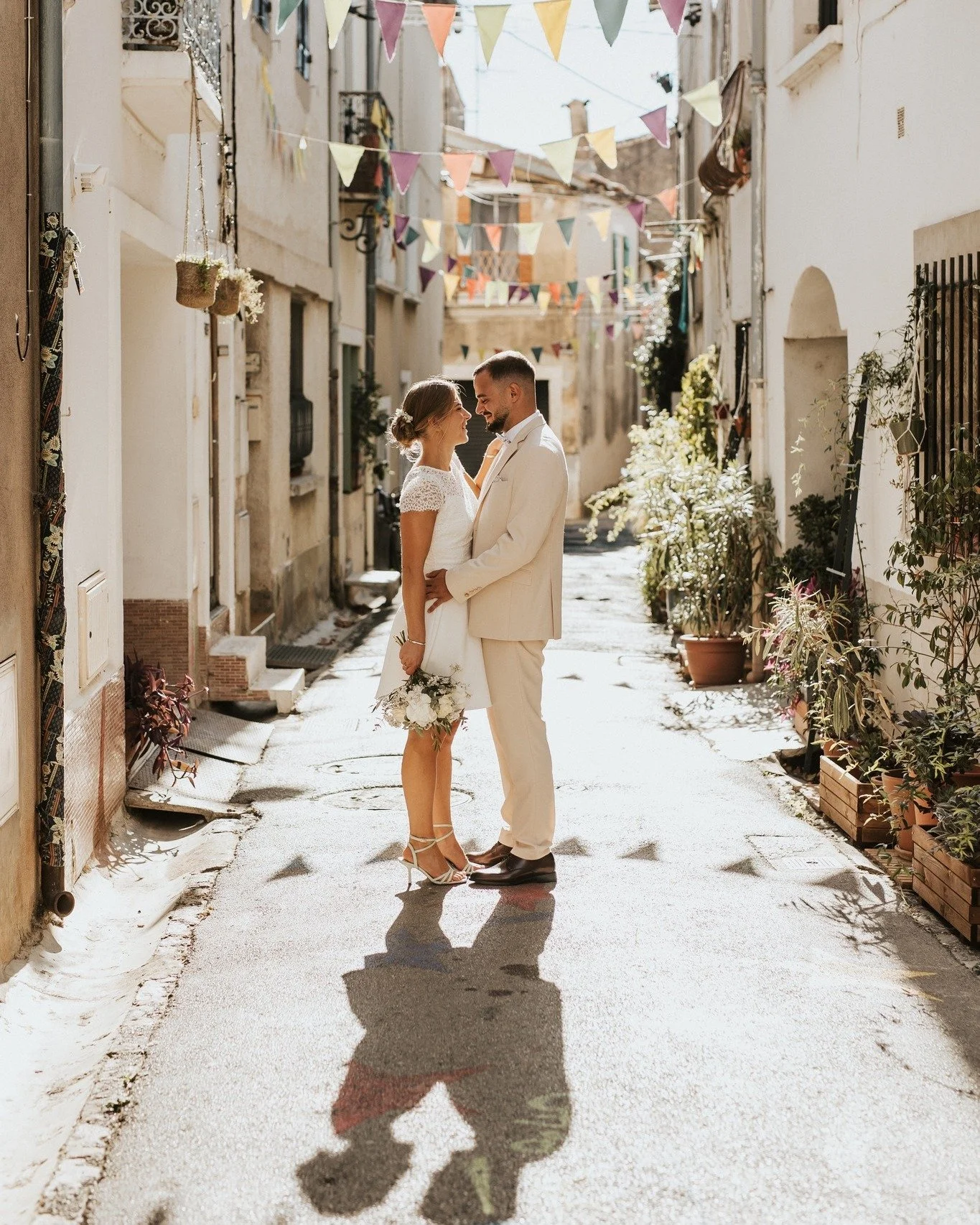 Que dire sur ces deux l&agrave; &agrave; part qu'il font partie de mon cercle restreint et que je les aime d'amour 💛...Photographier leur mariage, m&ecirc;me "civil" n'&eacute;tait pas simple pour moi #teamhypersensible mais quel bonheur d