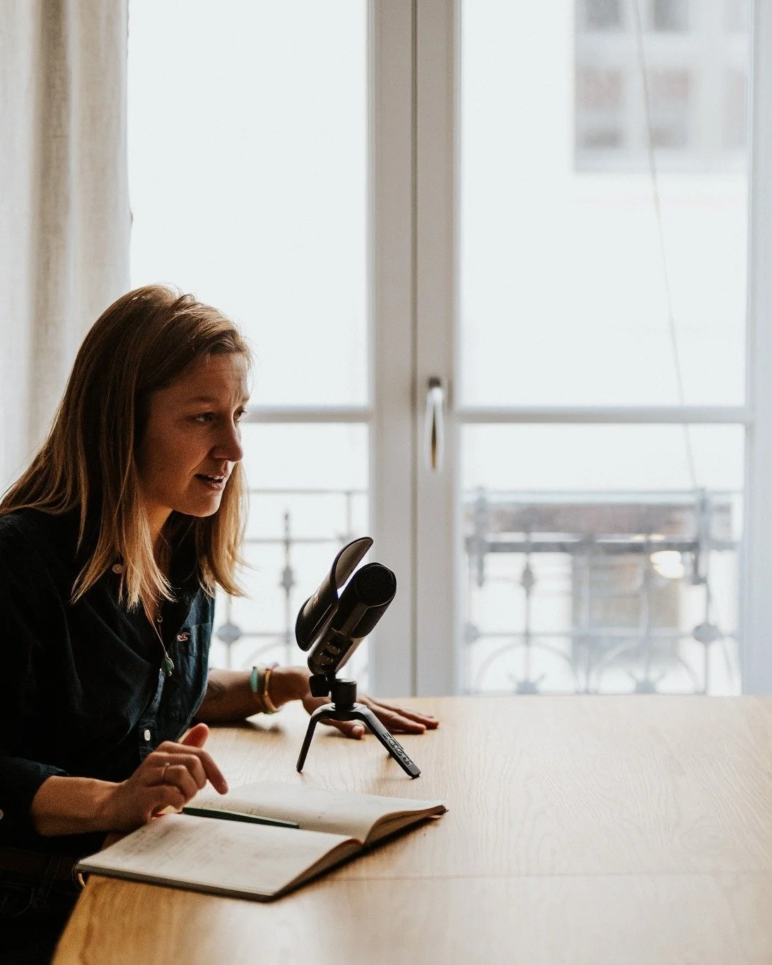 Il y a quelque chose de puissant chez une femme qui ose prendre sa place.

Cr&eacute;er son entreprise. Porter ses id&eacute;es. Incarner ses valeurs.

Et si tes images refl&eacute;taient vraiment tout &ccedil;a ?

Une s&eacute;ance photo professionn