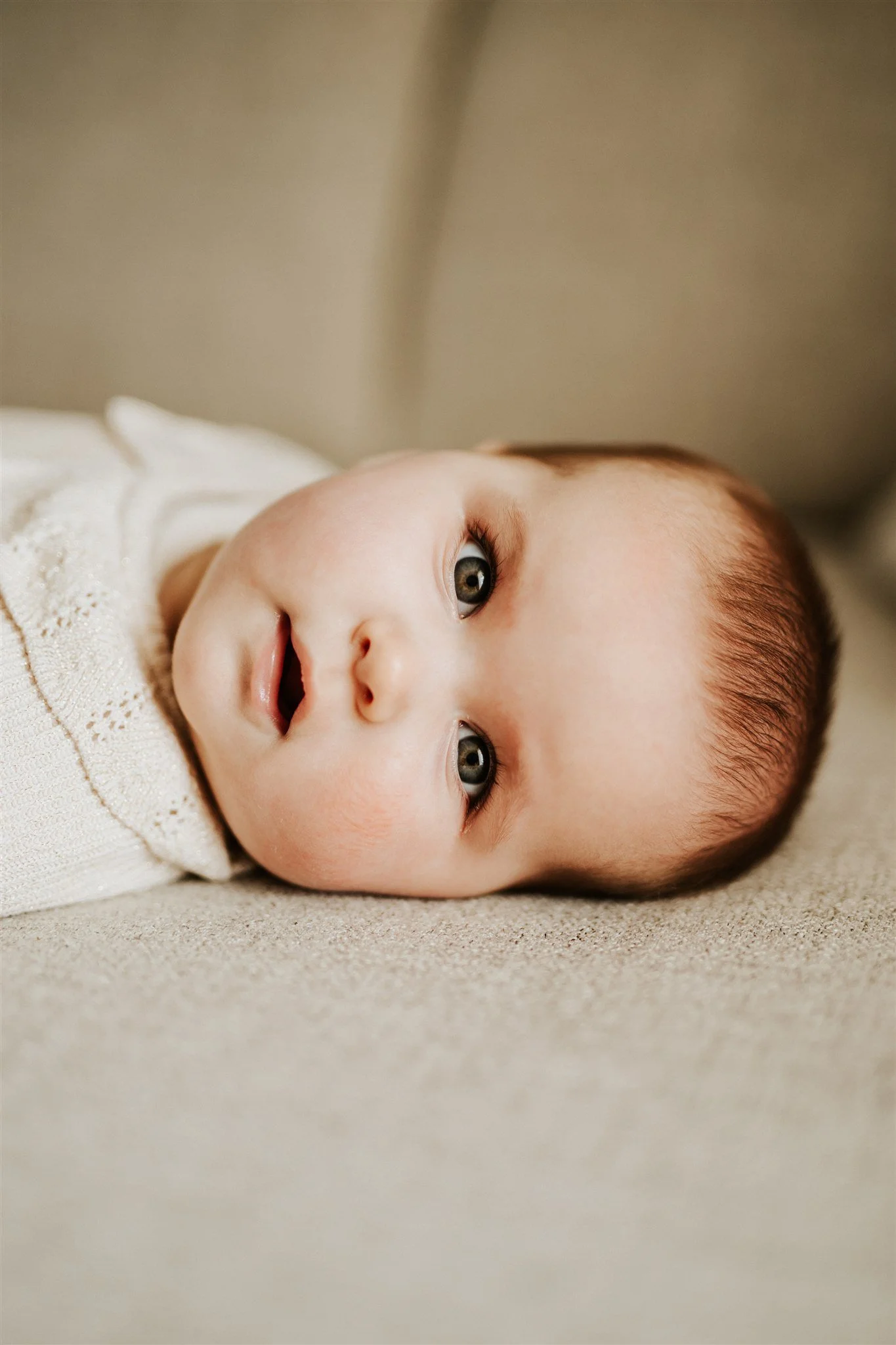 Les s&eacute;ances en famille &agrave; domicile ont une saveur toute particuli&egrave;re 🤍
Dans votre cocon, l&agrave; o&ugrave; tout se vit au quotidien.
Les jeux sur le tapis du salon, les c&acirc;lins sur le canap&eacute;, les &eacute;clats de ri