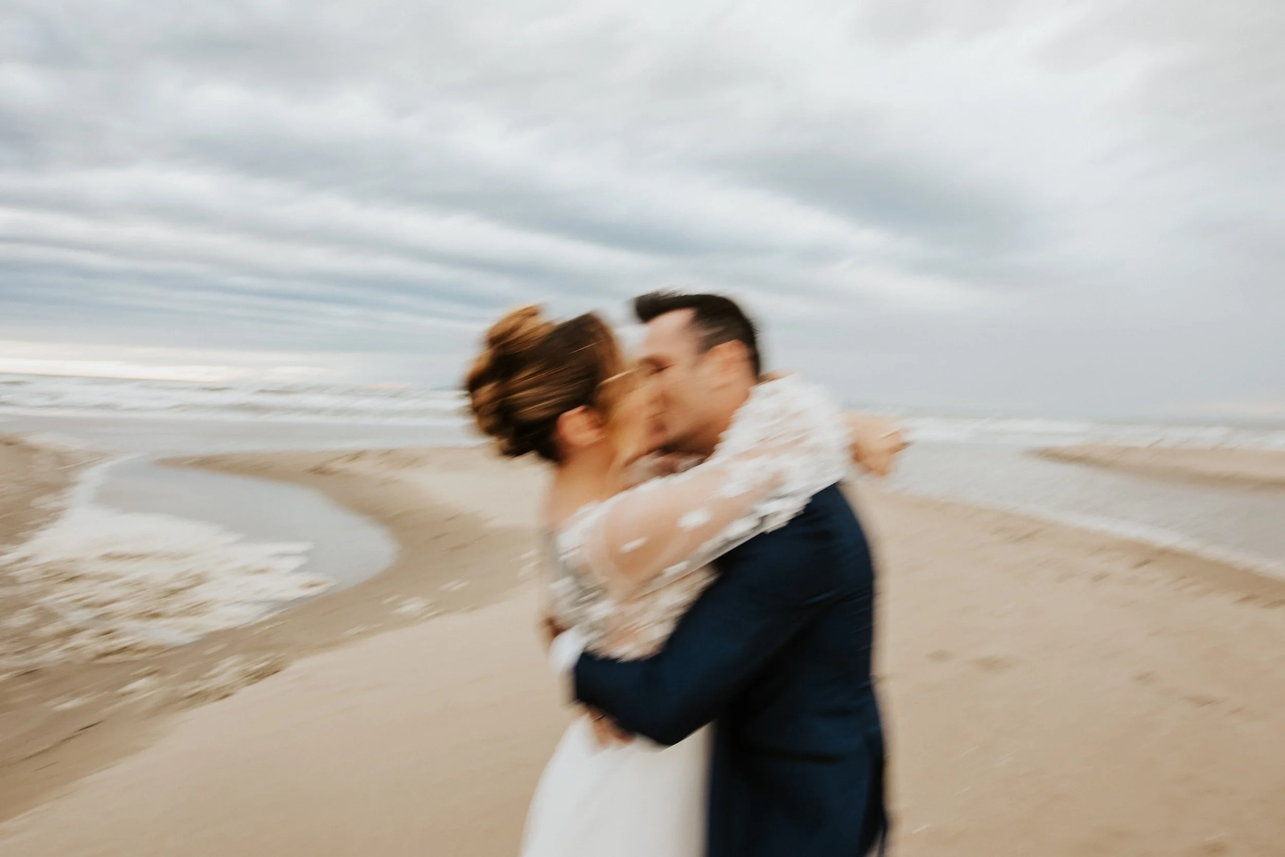 Séance day after mariage à la plage près de Montpellier