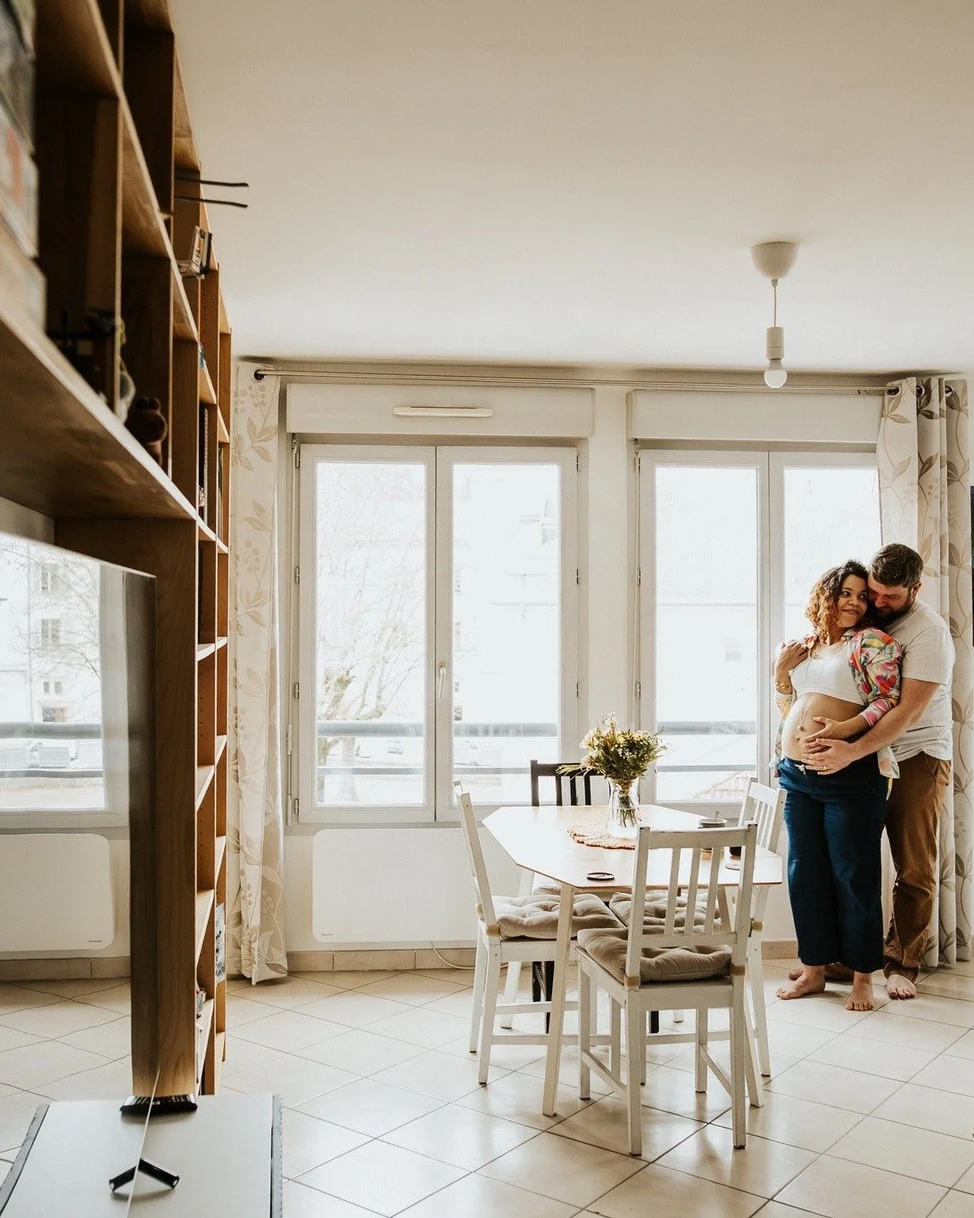 Peu importe la saison, venir &agrave; domicile, dans votre cocon pour photographier votre famille ou votre ventre rond est une v&eacute;ritable joie pour moi...

Il y a quelque chose de profond&eacute;ment doux dans les s&eacute;ances grossesse &agra
