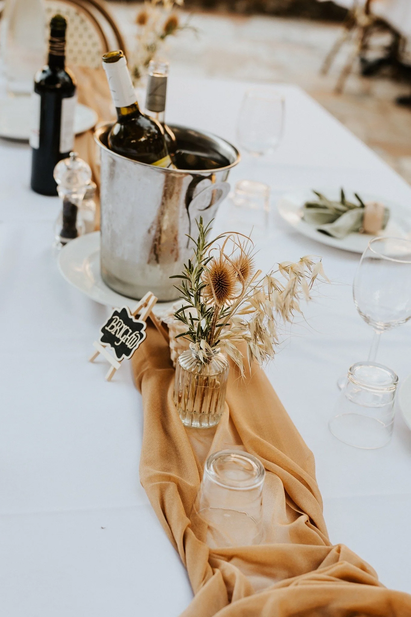 Chaque d&eacute;tail raconte une histoire, votre histoire ✨

Une table dress&eacute;e avec soin, pens&eacute;e pour accueillir, pour partager, pour c&eacute;l&eacute;brer.
Les mati&egrave;res, les fleurs, la lumi&egrave;re&hellip; tout se m&ecirc;le 